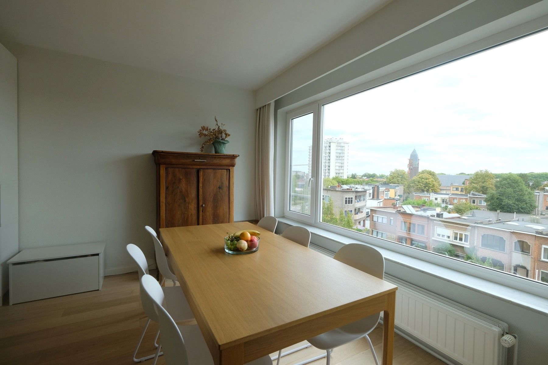 Hip en lichtrijk appartement in Berchem foto 3