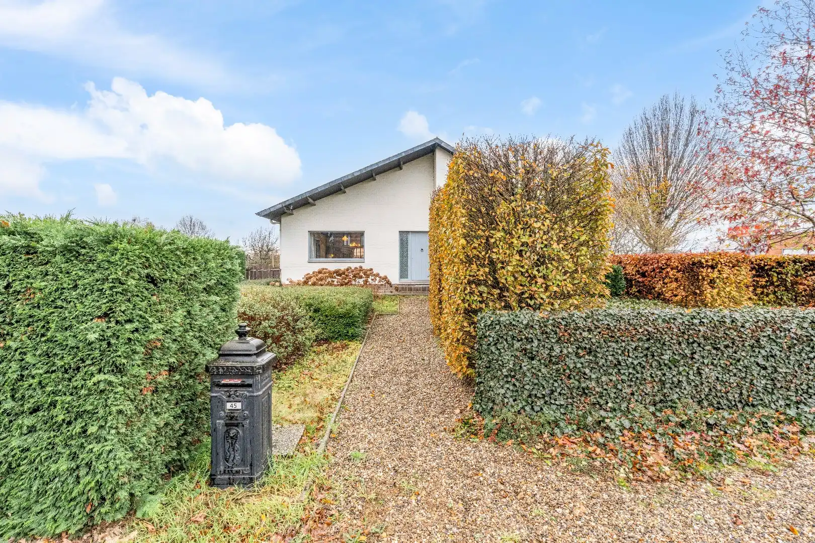  Te renoveren karakteristieke bungalow, 3 Slpk, ruime kelder met garage, op toplocatie foto 2