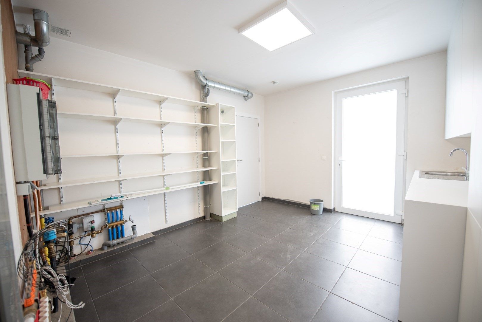 Verrassend ruime BEN-woning TE HUUR op zeer mooie ligging te Waregem. foto 5