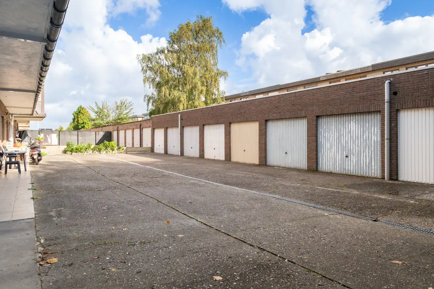 Instapklaar app. op 1e verd. met 2 slpk., balkon en garagebox foto 23