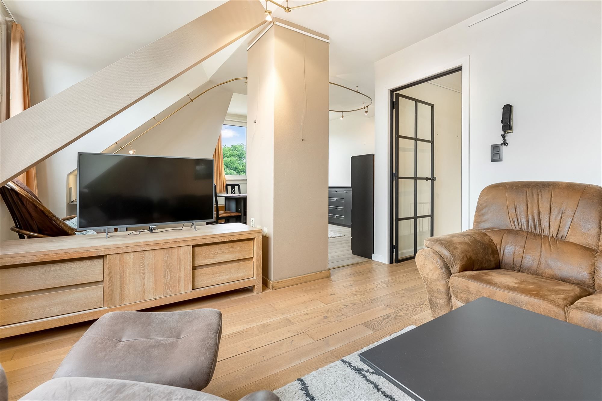 INSTAPKLAAR APPARTEMENT MET RUIM ZONNETERRAS PAL IN CENTRUM BALEN foto 3