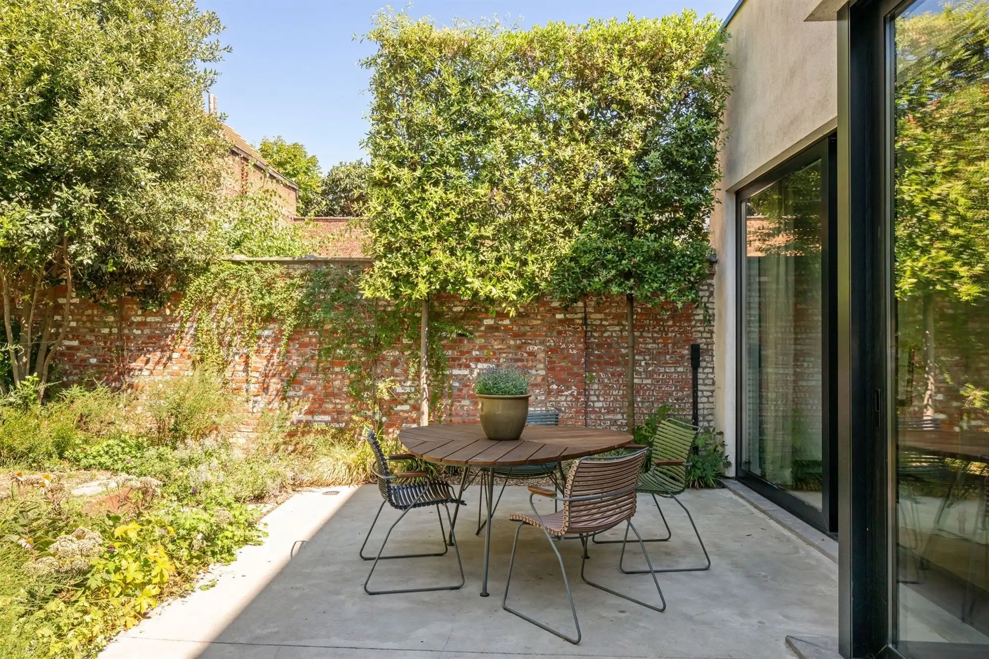 Statige neo-classicistische herenwoning met idyllische tuin foto 11