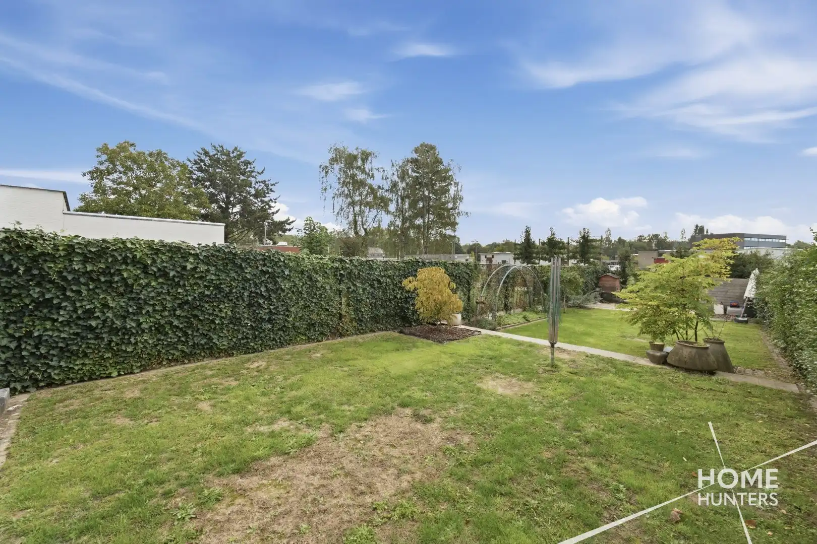 Prachtig gerenoveerde woning met 4 slaapkamers en een ruime tuin vlak bij het historische hart van Ieper! foto 5