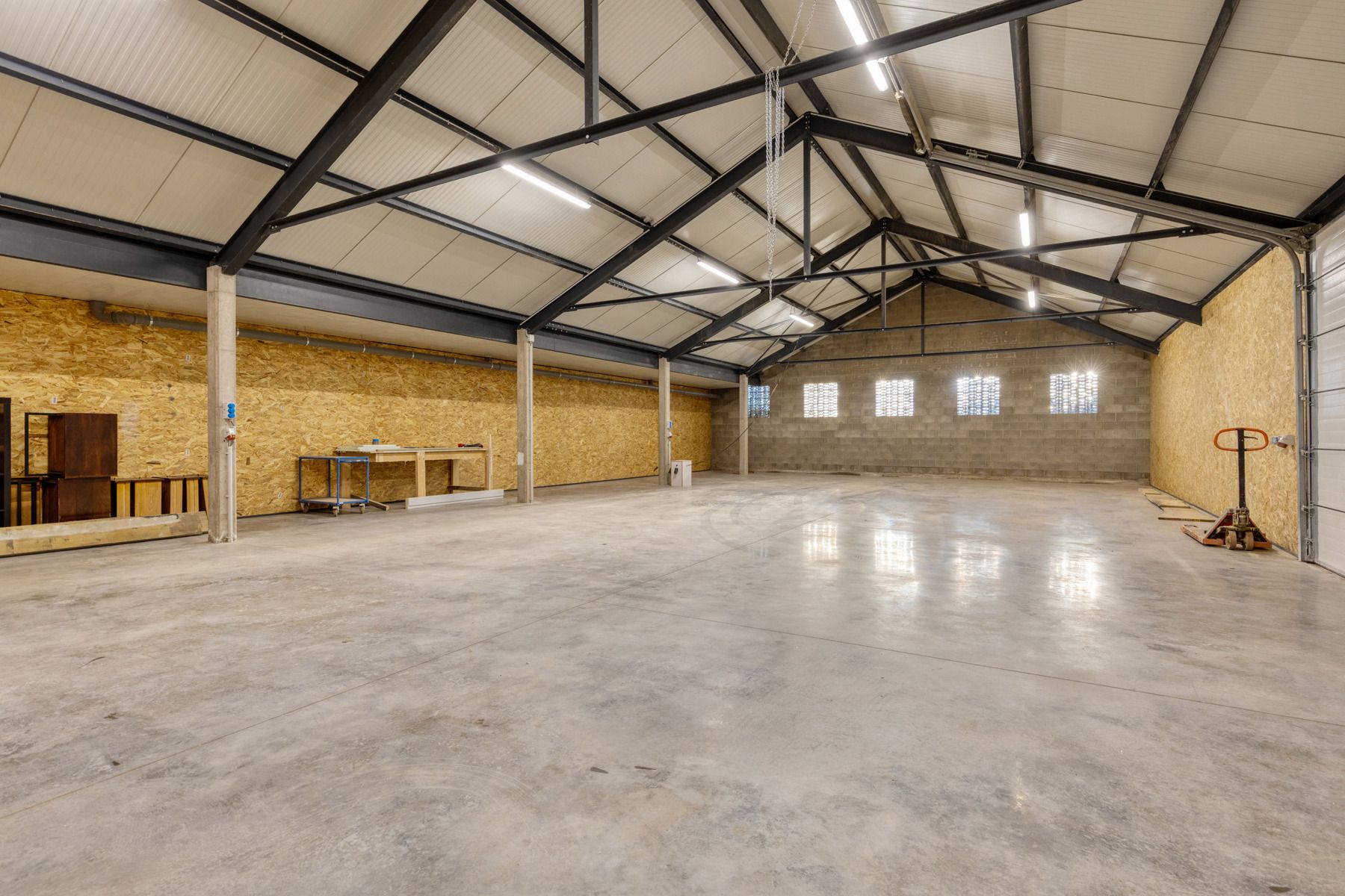 Casco af te werken woning met achterliggend magazijn. foto 15