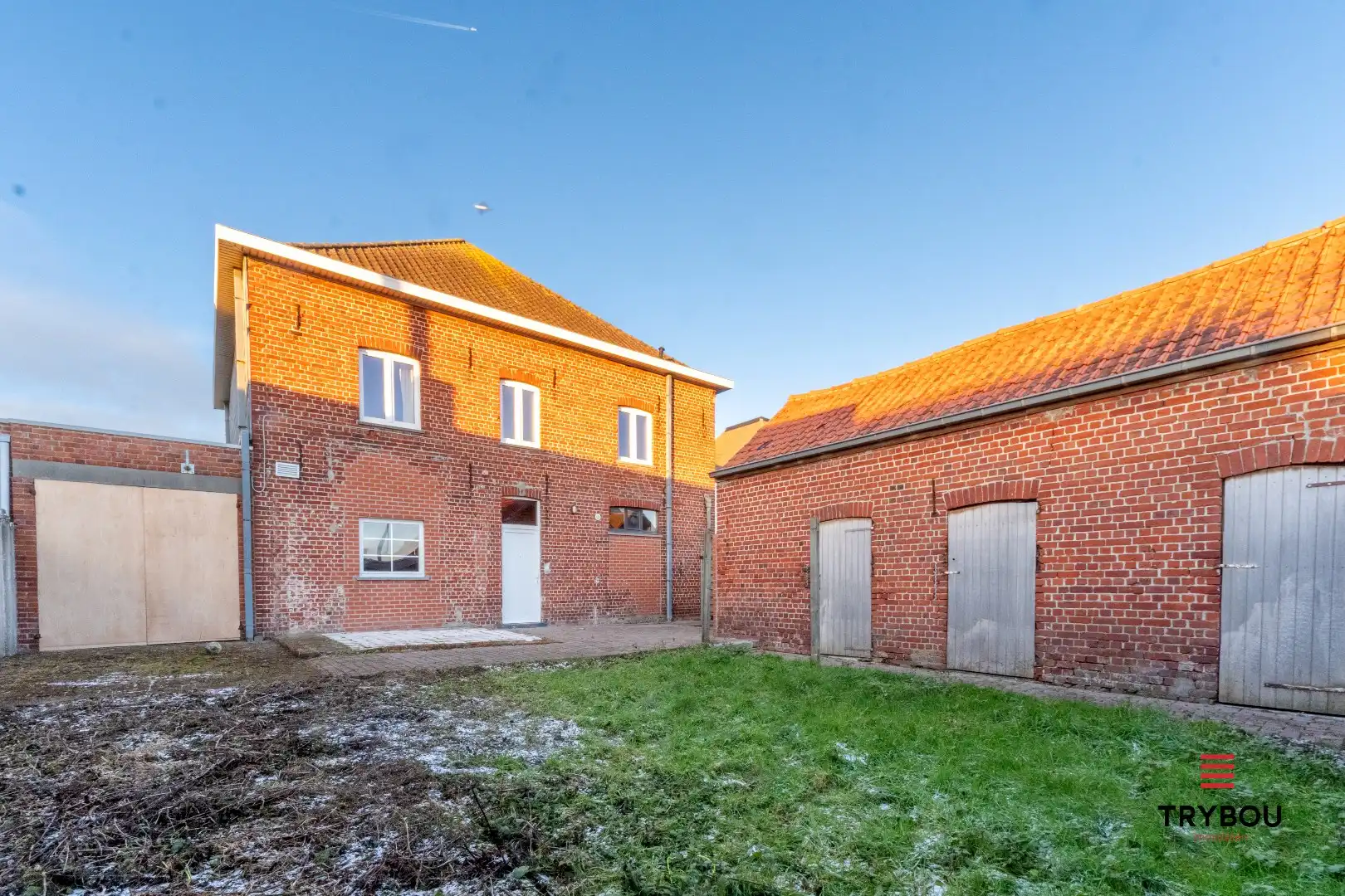 Ruime hoekwoning met tuin te Houthulst foto 2