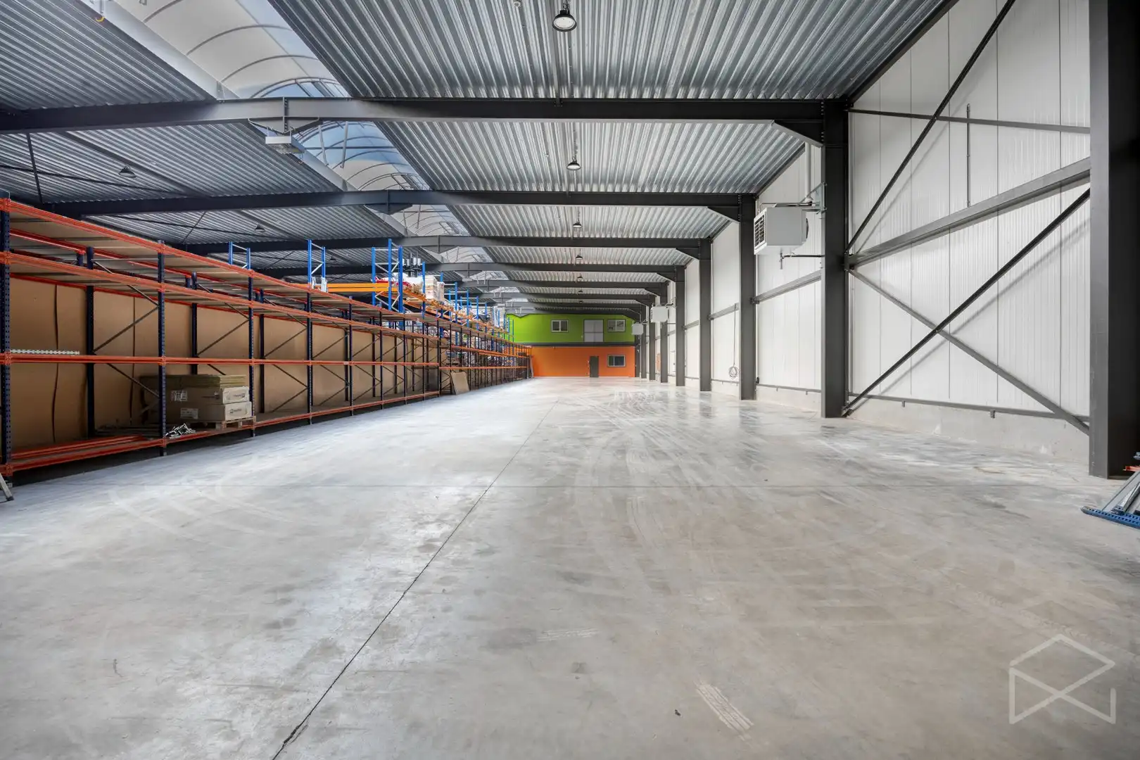 Magazijn met bureauruimte en parkeerplaatsen te huur in Tessenderlo-Ham foto 17