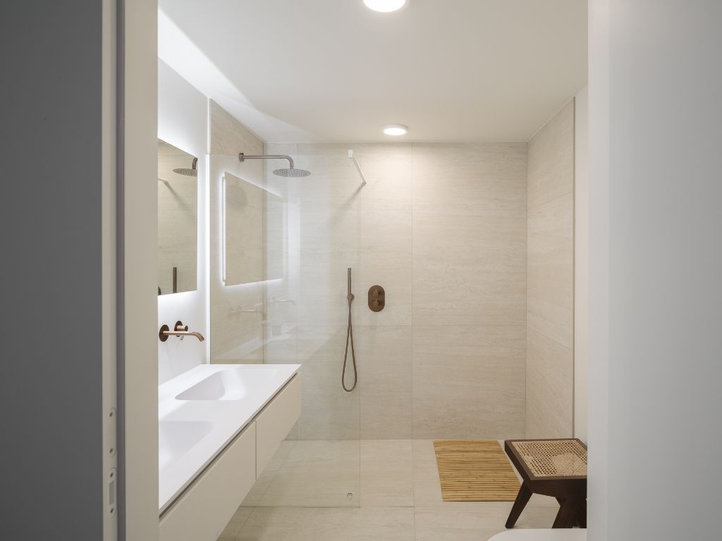 Architecturale nieuwbouw ‘townhouse’ met zicht op het water en meerdere terrassen foto 19