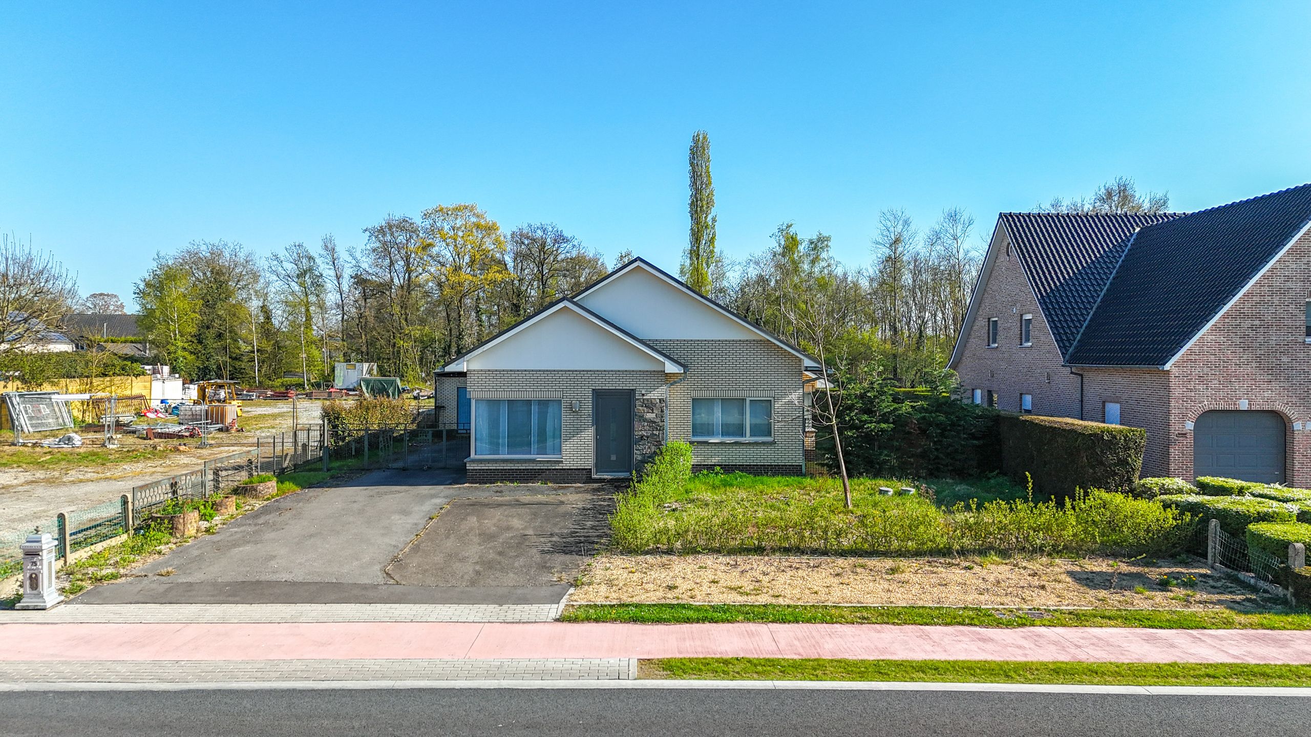Hoofdfoto van de publicatie: Mooie gerenoveerde woning met loods op 18are in Zonhoven!