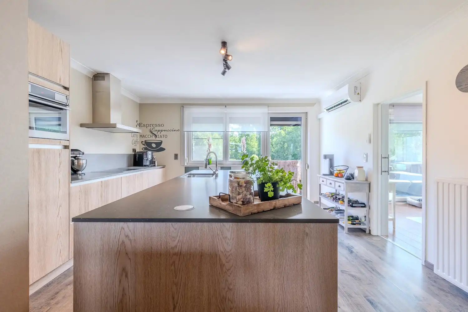Instapklaar duplex-appartement op geliefde locatie aan de Waterstraat in Lanaken foto 9