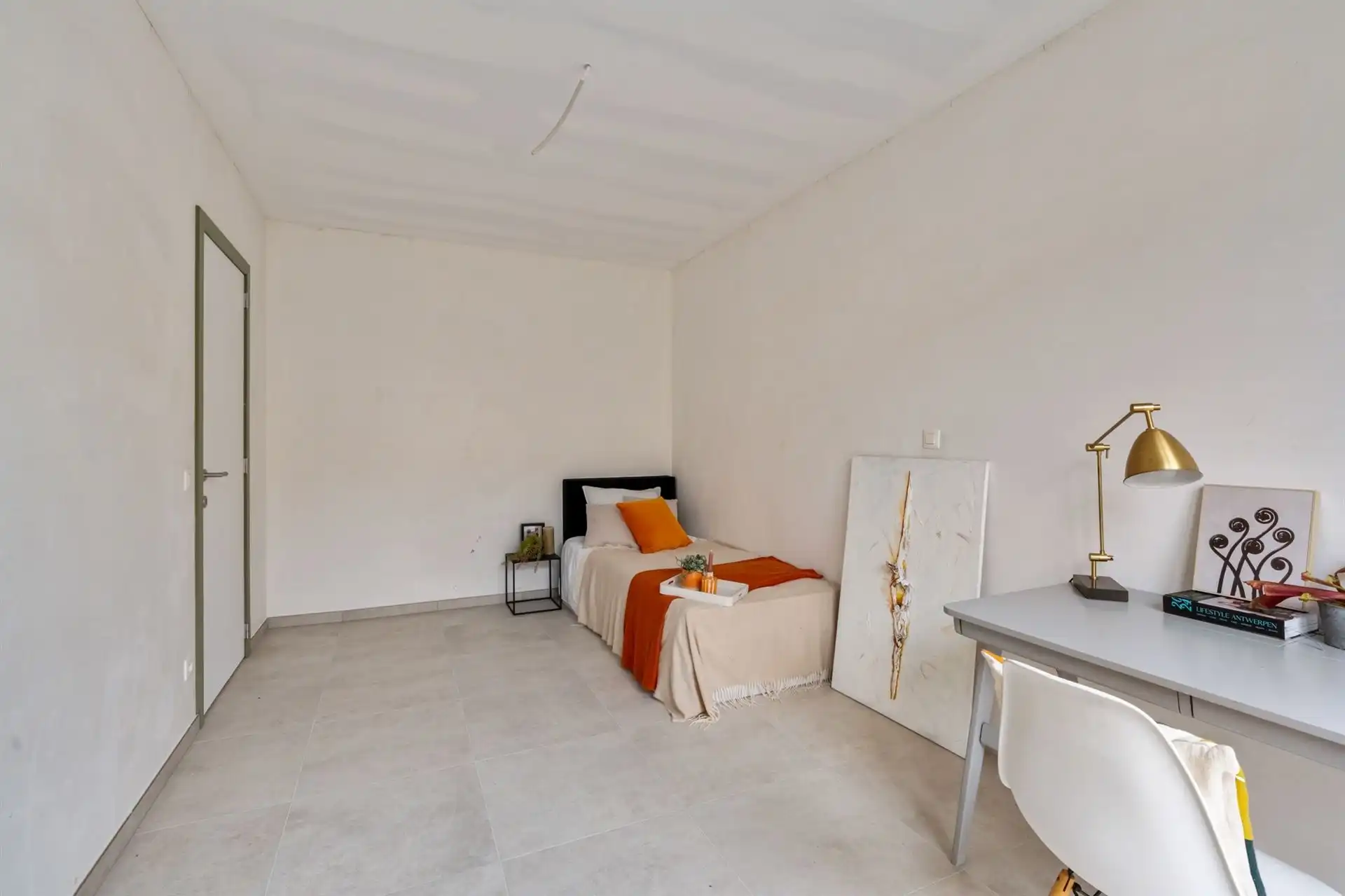 Gelijkvloerse woning met carport en tuin. foto 13