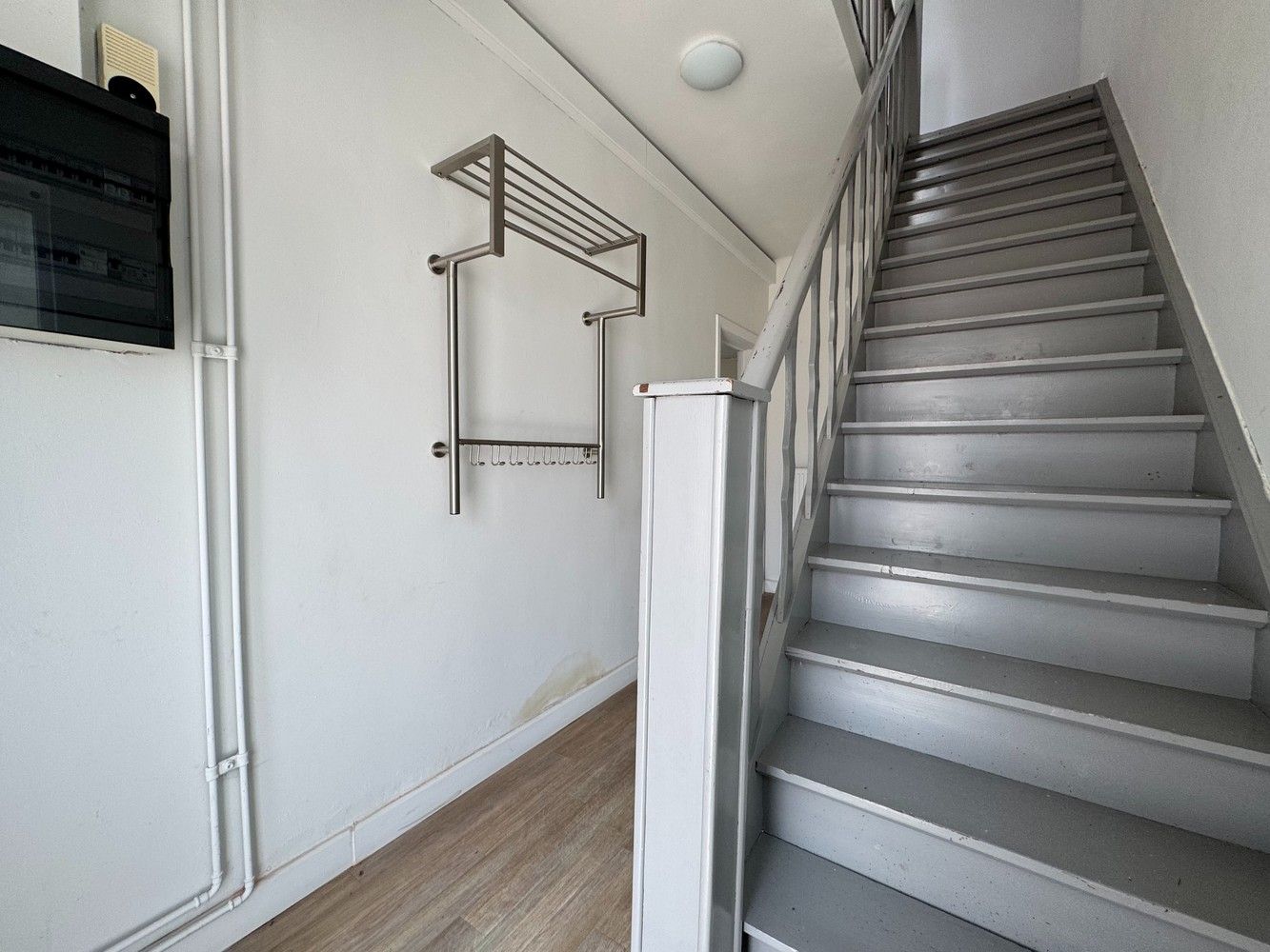 Zeer goed gelegen, instapklaar woonhuis met 3 of 4 slaapkamers en tuin foto 3