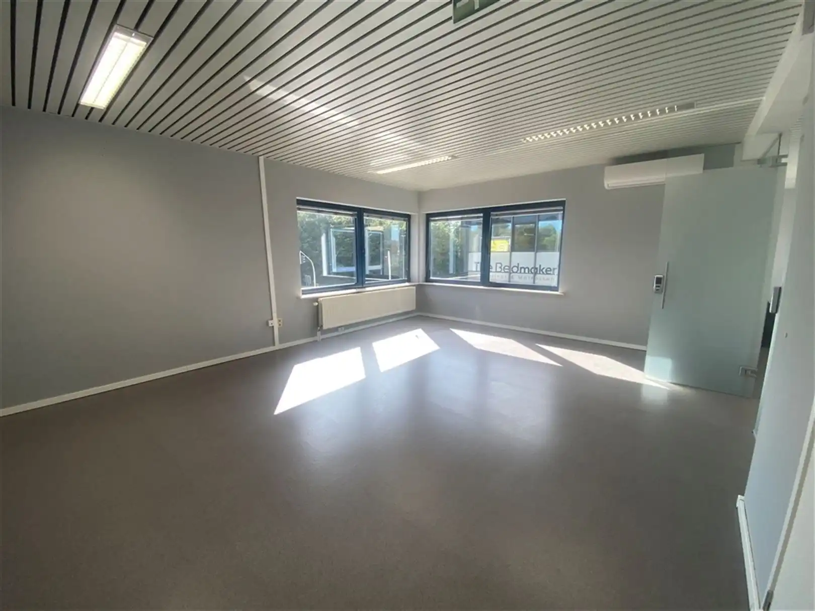 Comfortabele kantoren op zichtlocatie aan het klaverblad in Sint-Denijs-Westrem foto 10