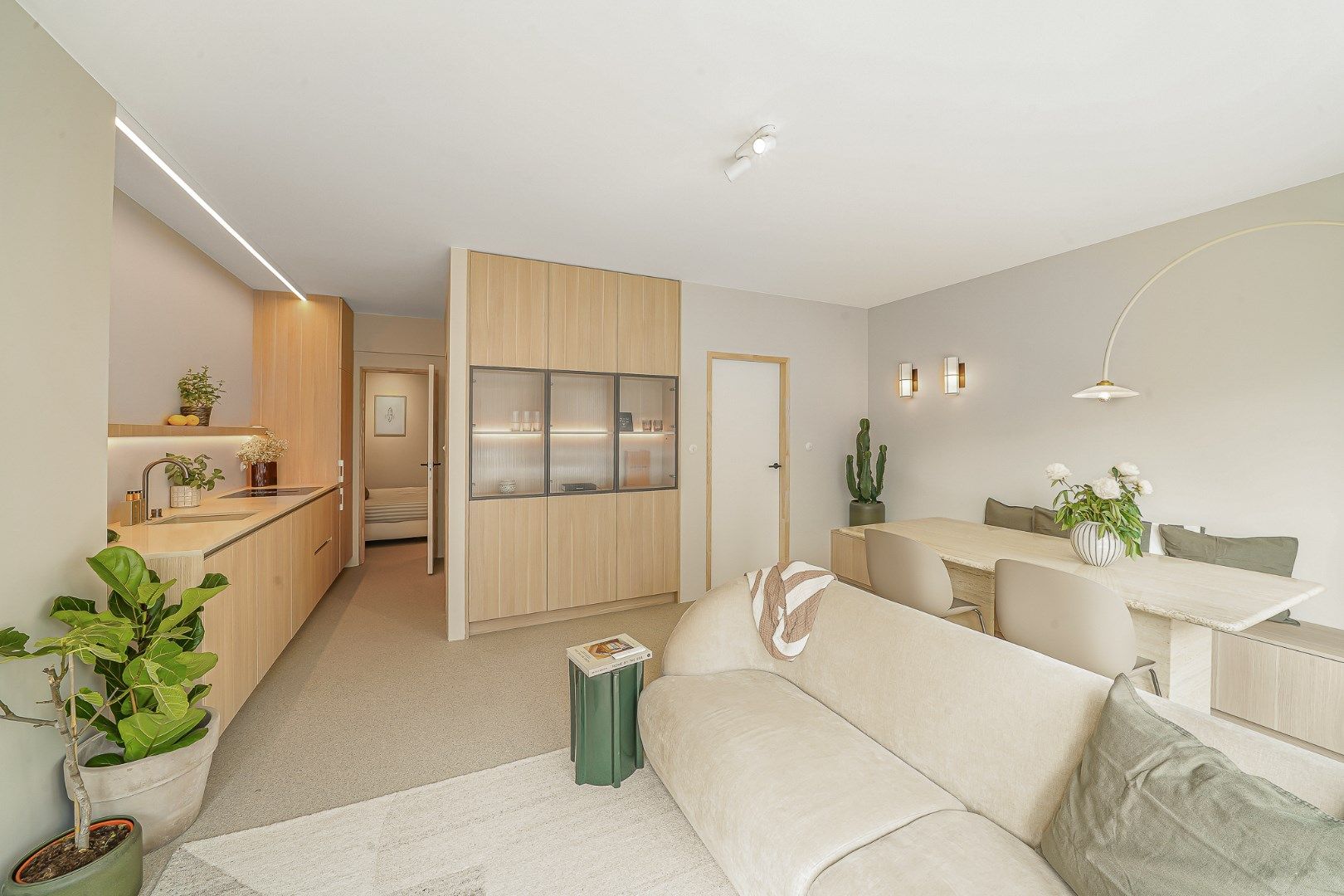 Luxueus gerenoveerd appartement met lateraal zeezicht foto {{pictureIndex}}