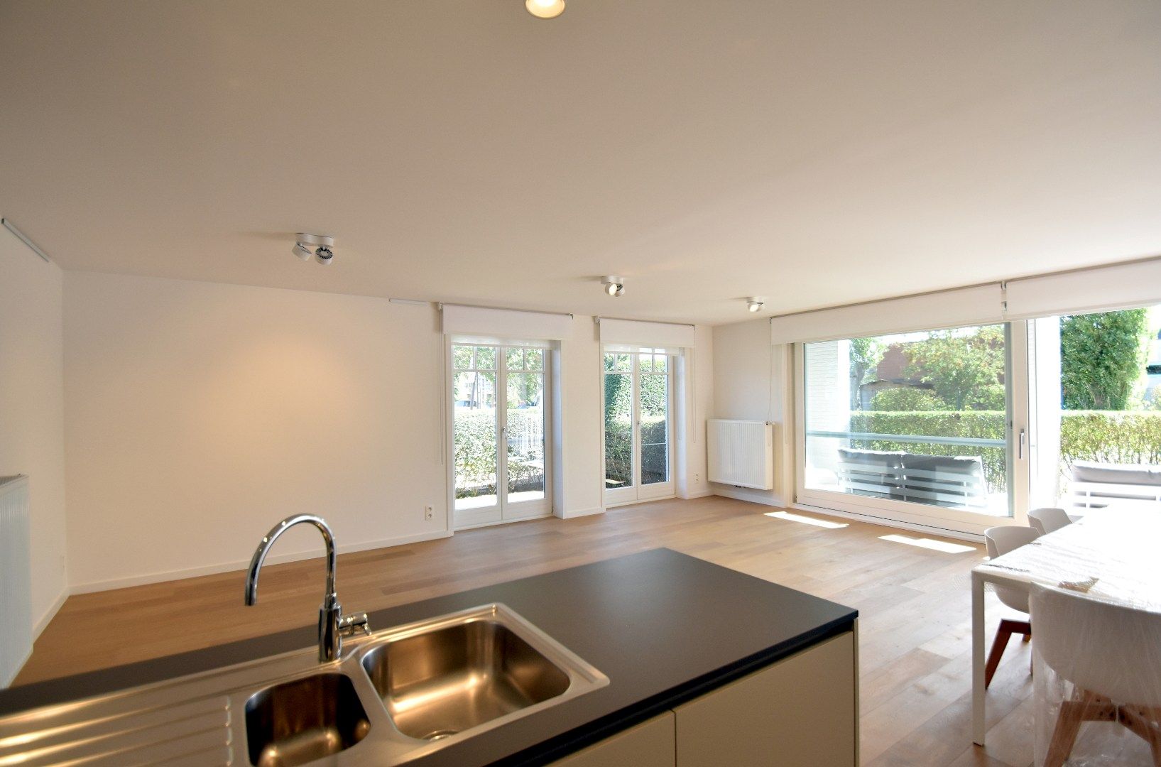 Ruim en elegant hoekappartement met drie terrassen foto 13