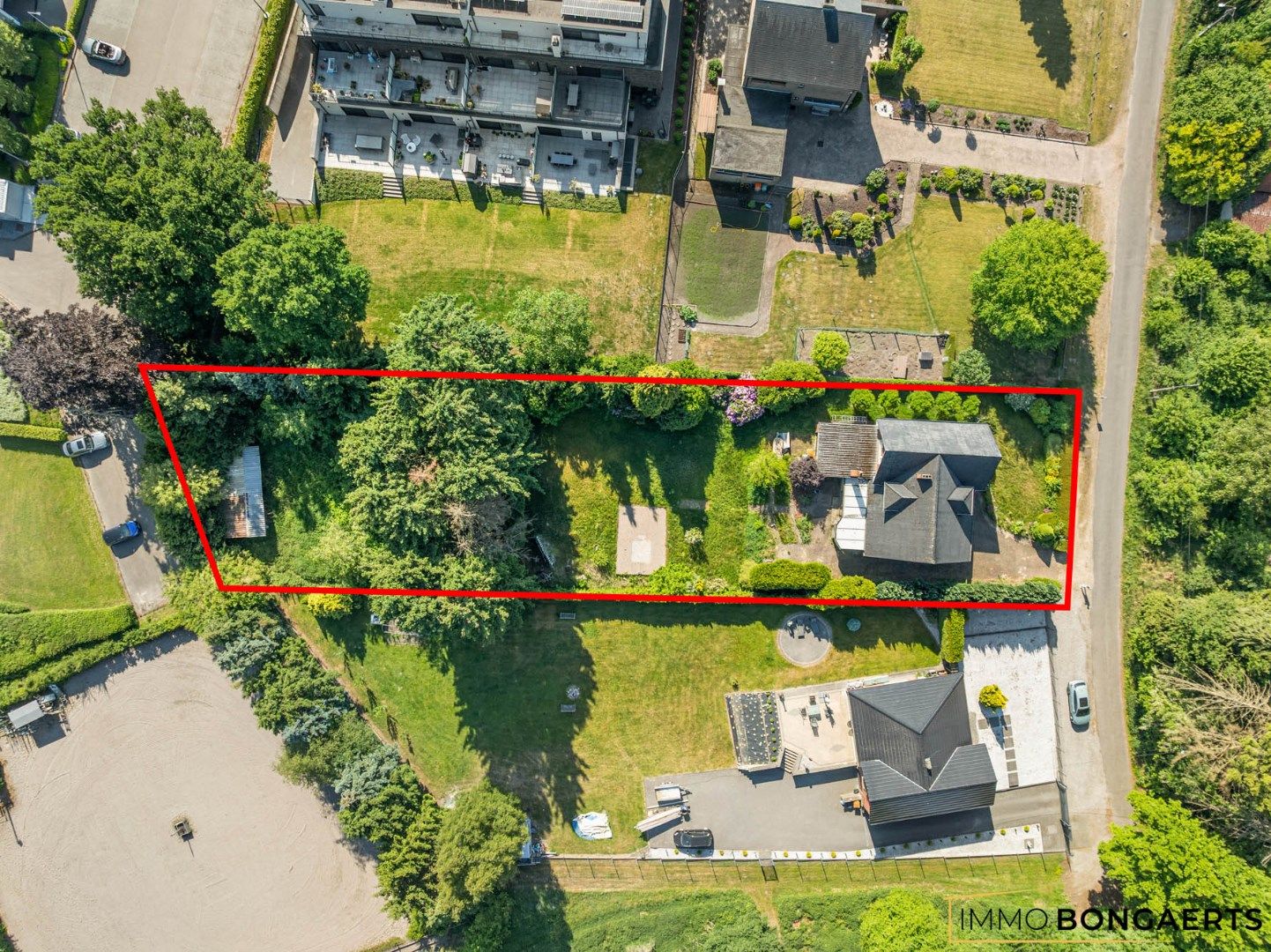Rustig gelegen woning op een groot perceel foto 2