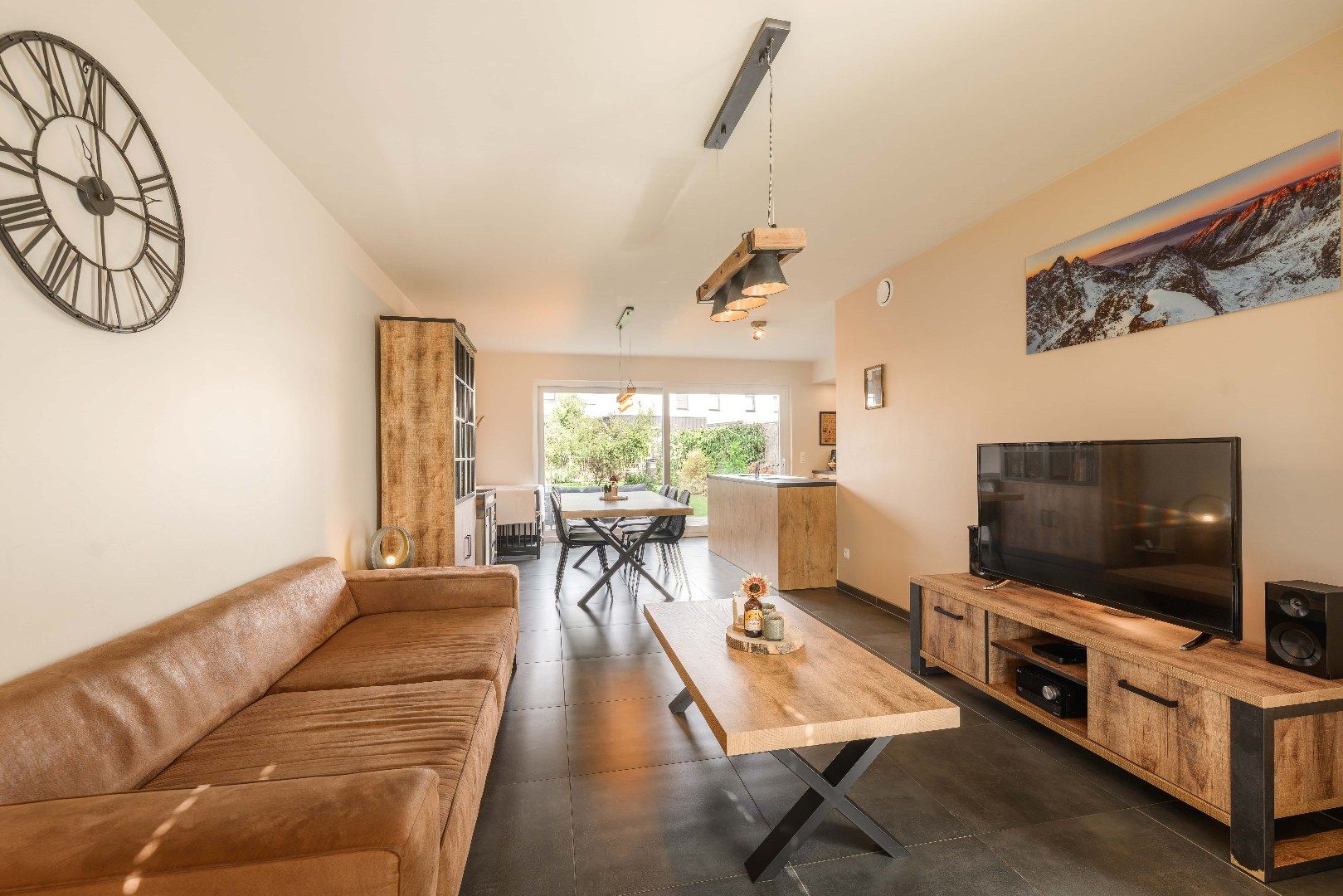 MODERNE BEN-WONING MET 3 SLPKS | TUIN EN PRIVATE STAANPLAATS foto 8