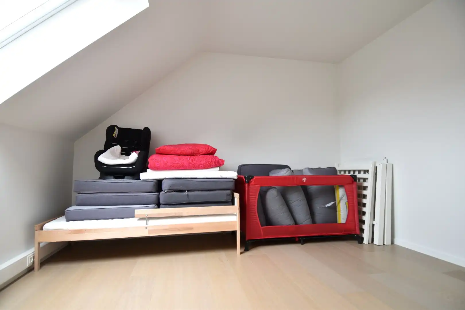 Instapklare halfopen bebouwing met 3 slaapkamers en 2 garages te Bissegem foto 12