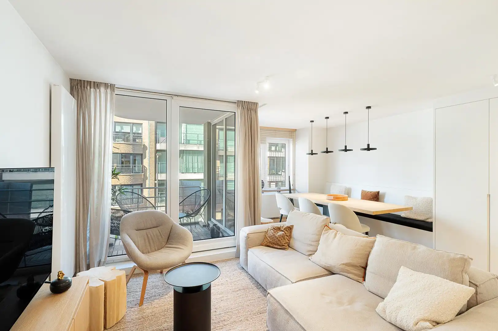 Instapklaar appartement gelegen op een centrale ligging te Knokke, vlakbij de winkels en de zee. foto 2