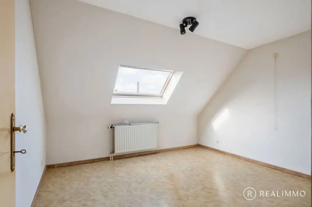 Ruime op te frissen, halfopen bebouwing te Zwevegem foto 9