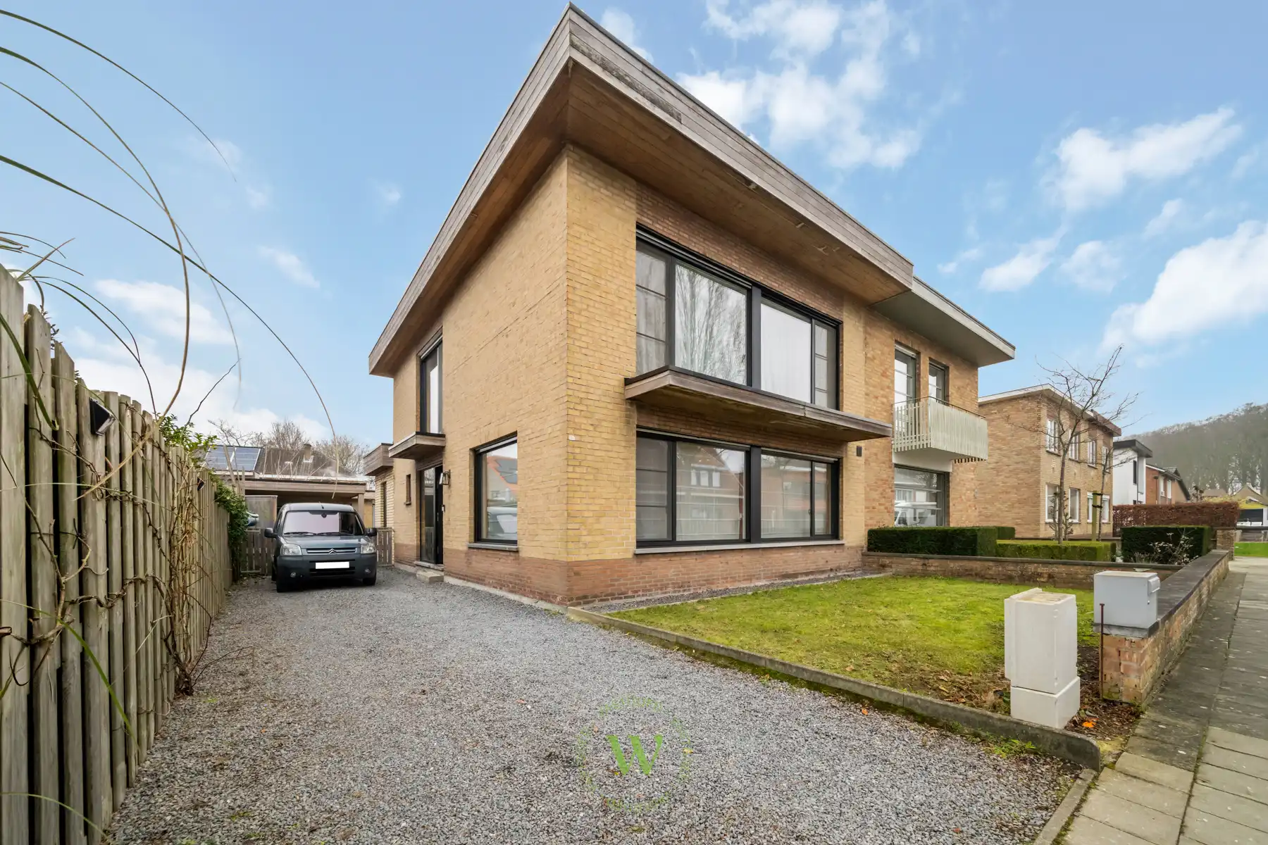 Gerenoveerde gezinswoning met 3 slaapkamers in Sint-Andries foto {{pictureIndex}}