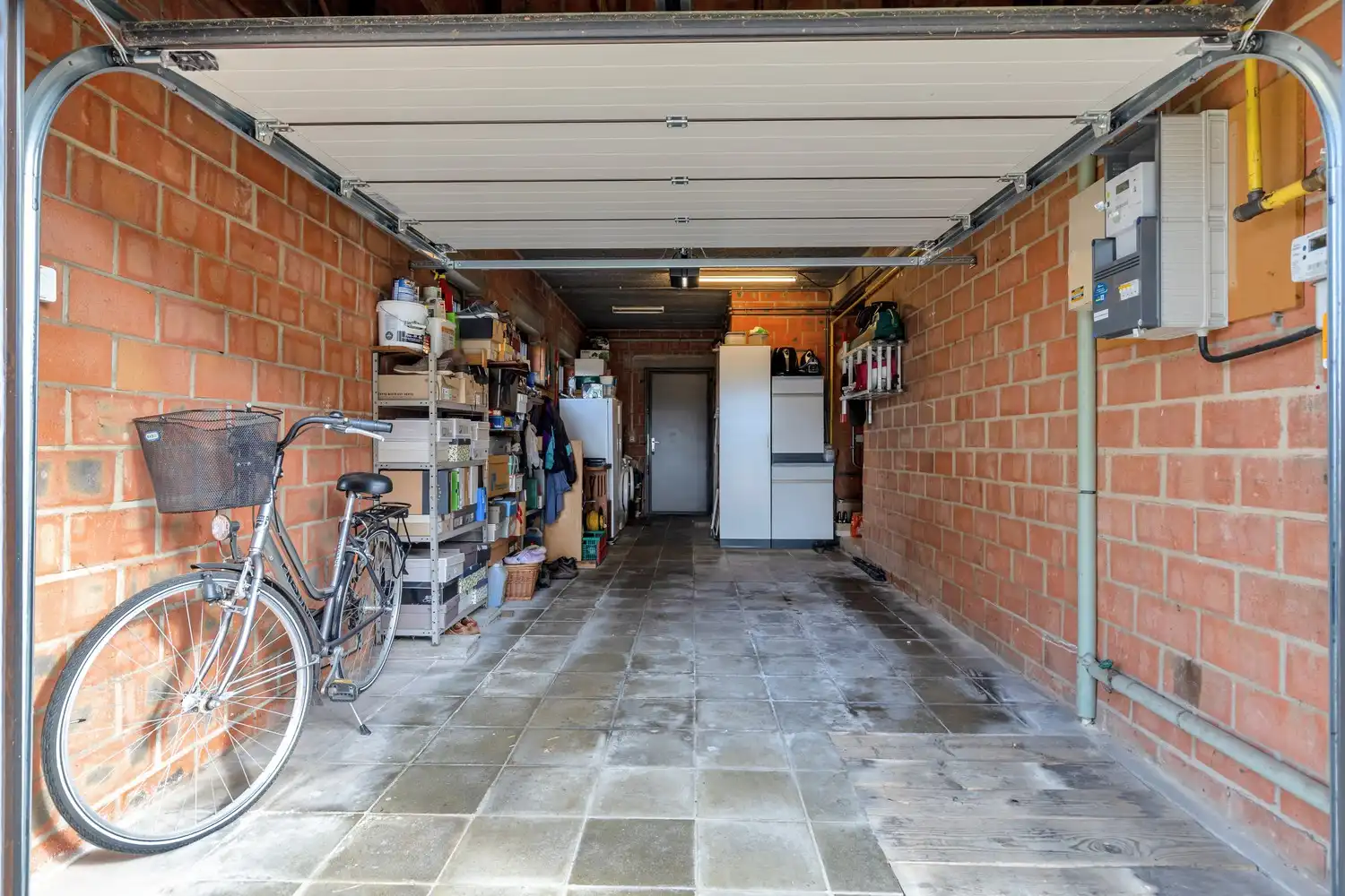 Verzorgde, op te frissen gezinswoning met 4 slaapkamers en gezellige tuin in Gellik, Lanaken! foto 23