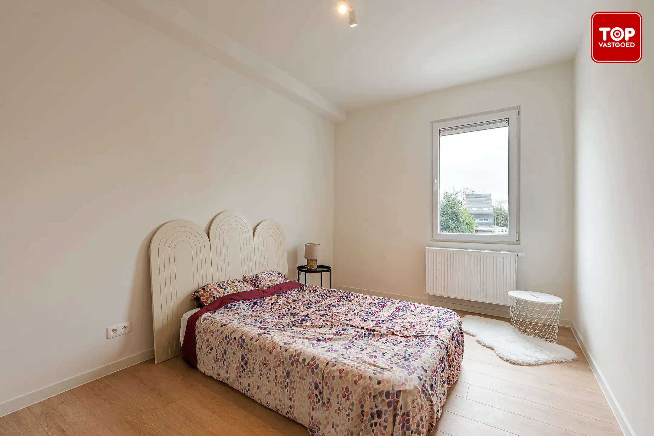 Totaal gerenoveerde woning met 3 slaapkamers, tuin en garage.  foto 14