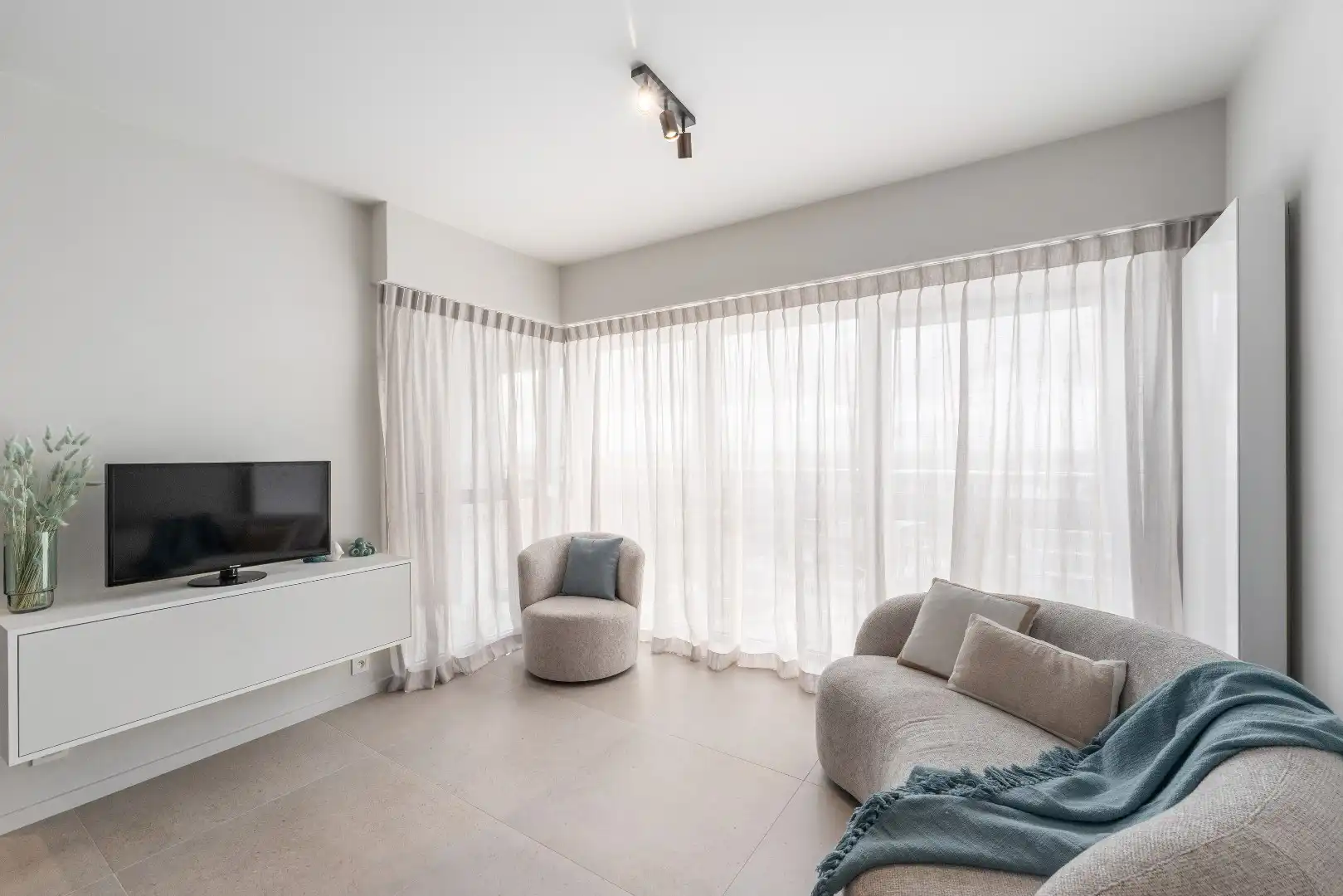 Volledig gerenoveerd appartement - achterkant Zeedijk foto 4