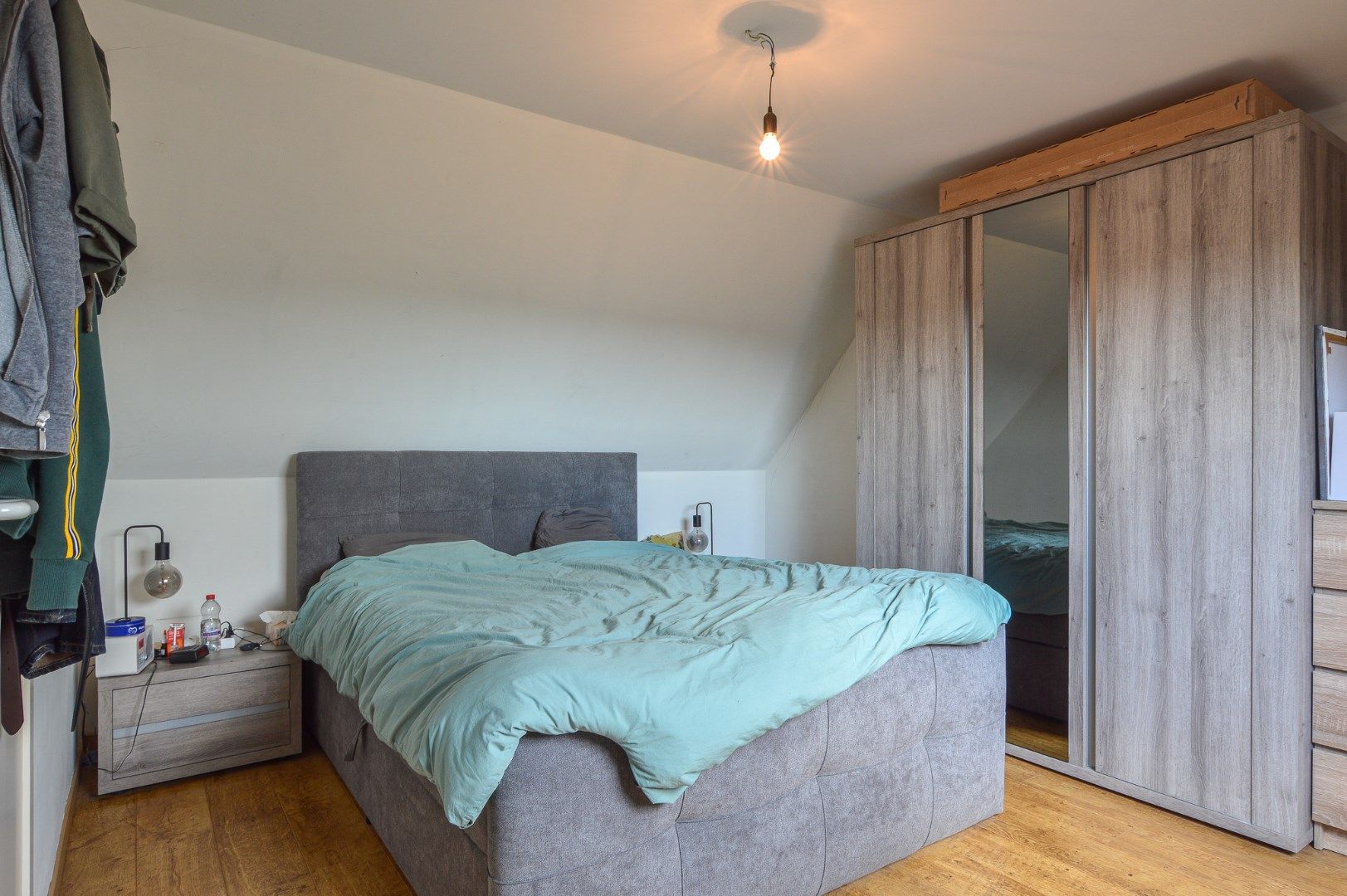 Ruim appartement met 3 slaapkamers en garagebox te huur centrum Veldegem foto 12