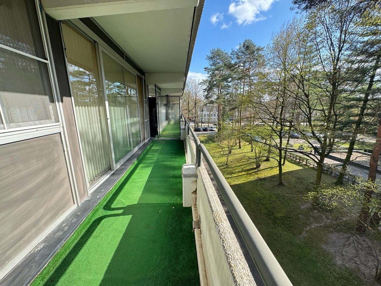 Zeer ruim appartement in groene omgeving foto 5