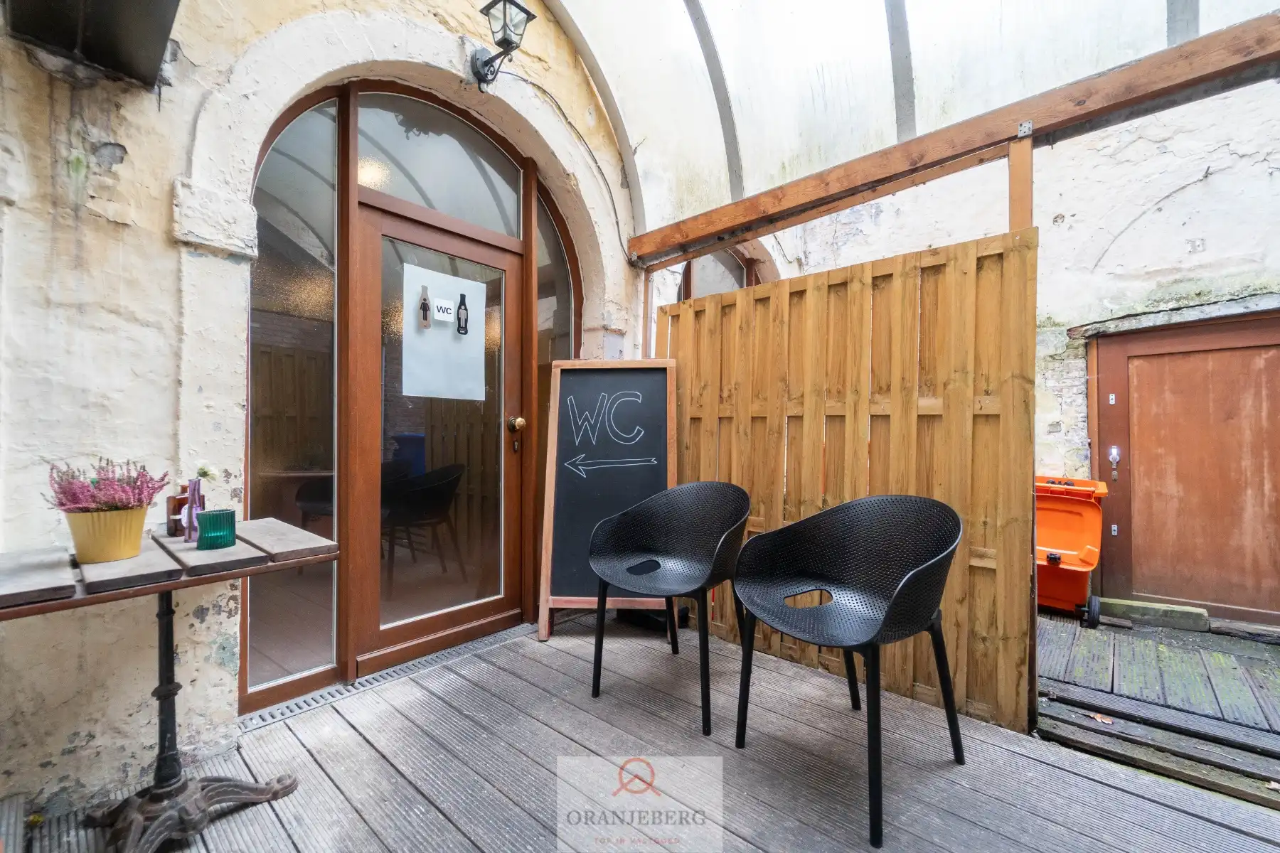 Handelspand in historisch gebouw aan de Vrijdagmarkt foto 20