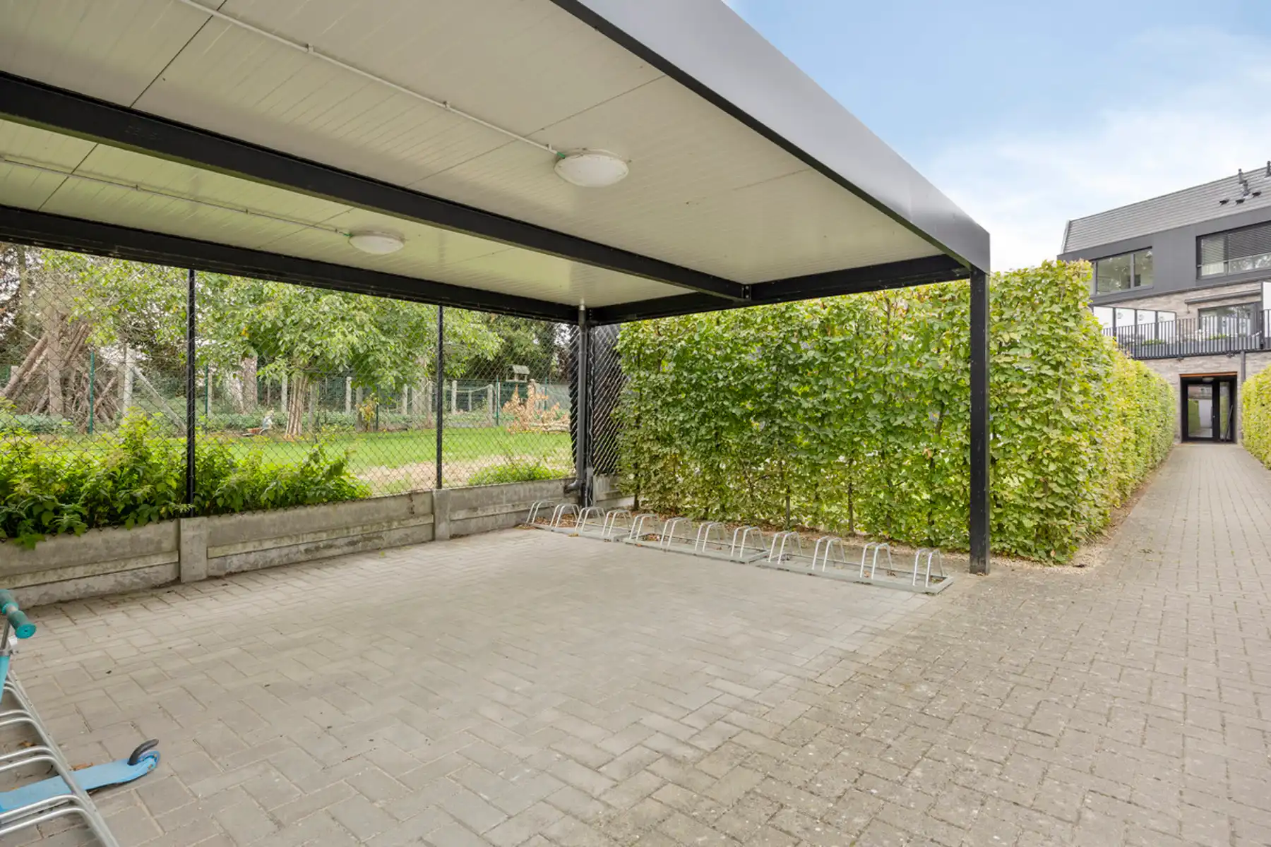 Uitzonderlijk ruim appartement met garage en staanplaats foto 29