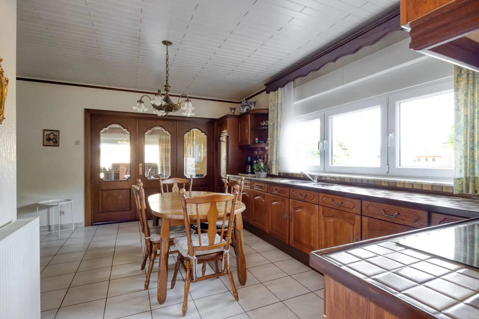 LICHTRIJKE SPLIT-LEVEL WONING MET 3 SLK'S OP HOEKPERCEEL VAN 8A13CA IN NEEROETEREN foto 10