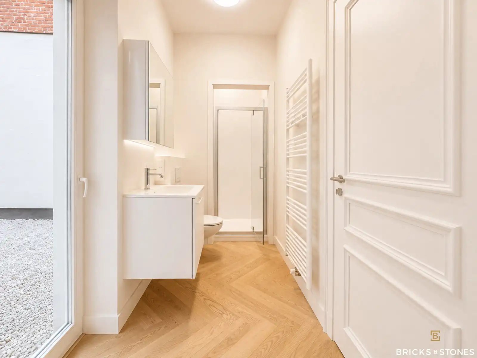 Gerenoveerd appartement met terras in historisch Antwerpen foto 7