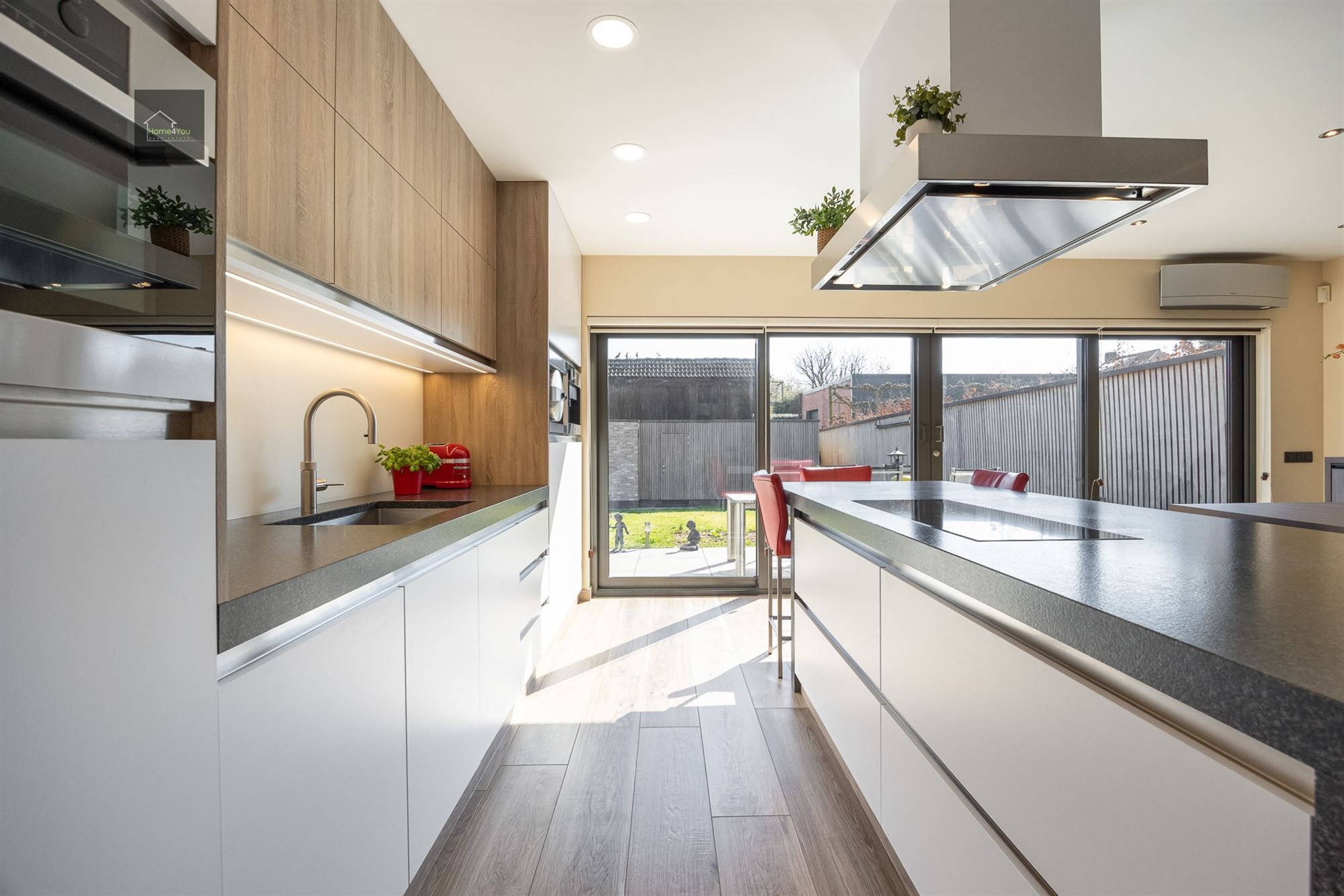Moderne, energiezuinige halfopen woning in de rustige Vredewijk foto 8