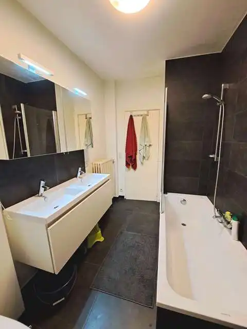 Lichtrijk 2-slaapkamerappartement met 2 Terrassen te huur in Kristus-Koning Brugge foto 11