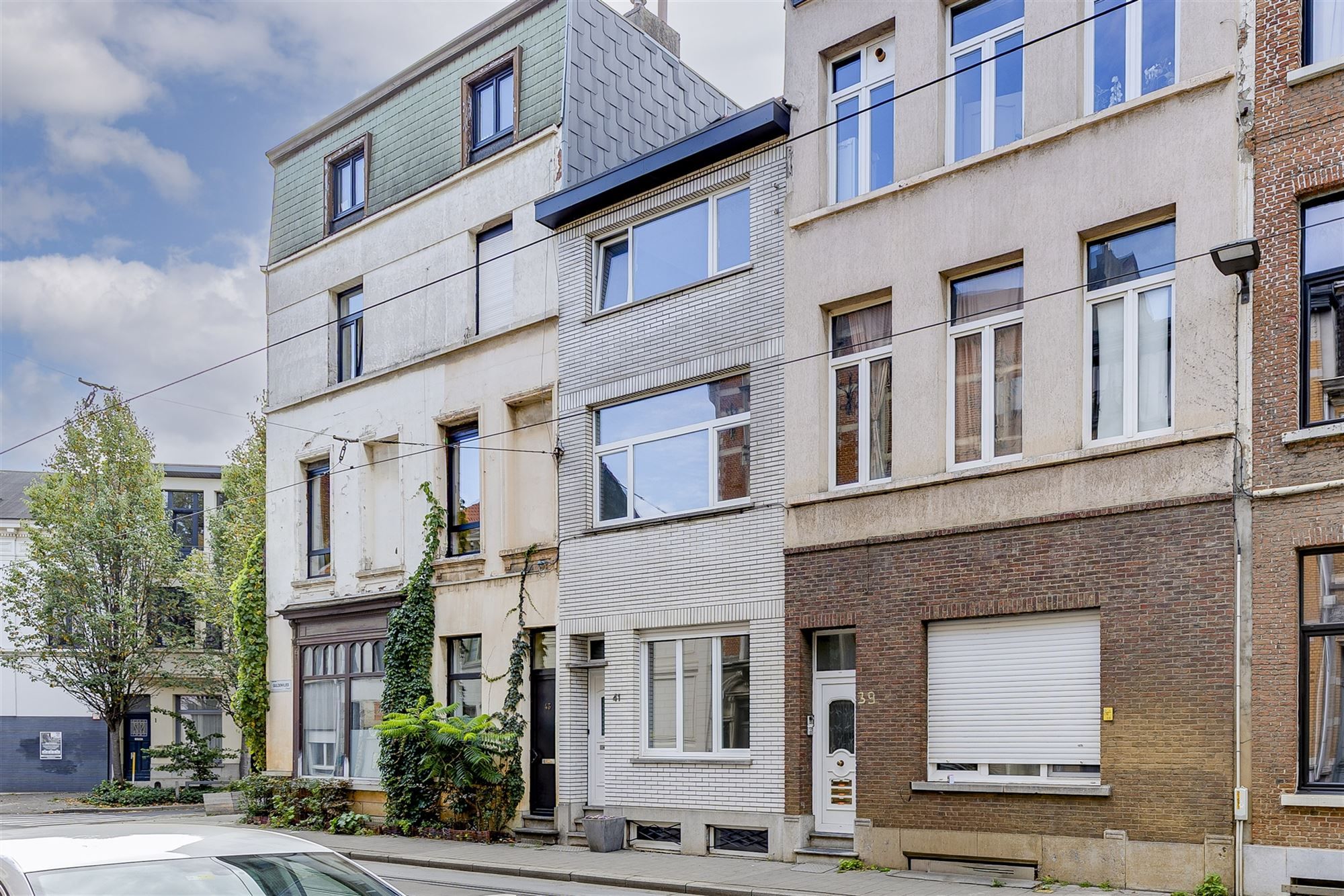 Charmante woning met enorm potentieel in hartje Berchem foto 2
