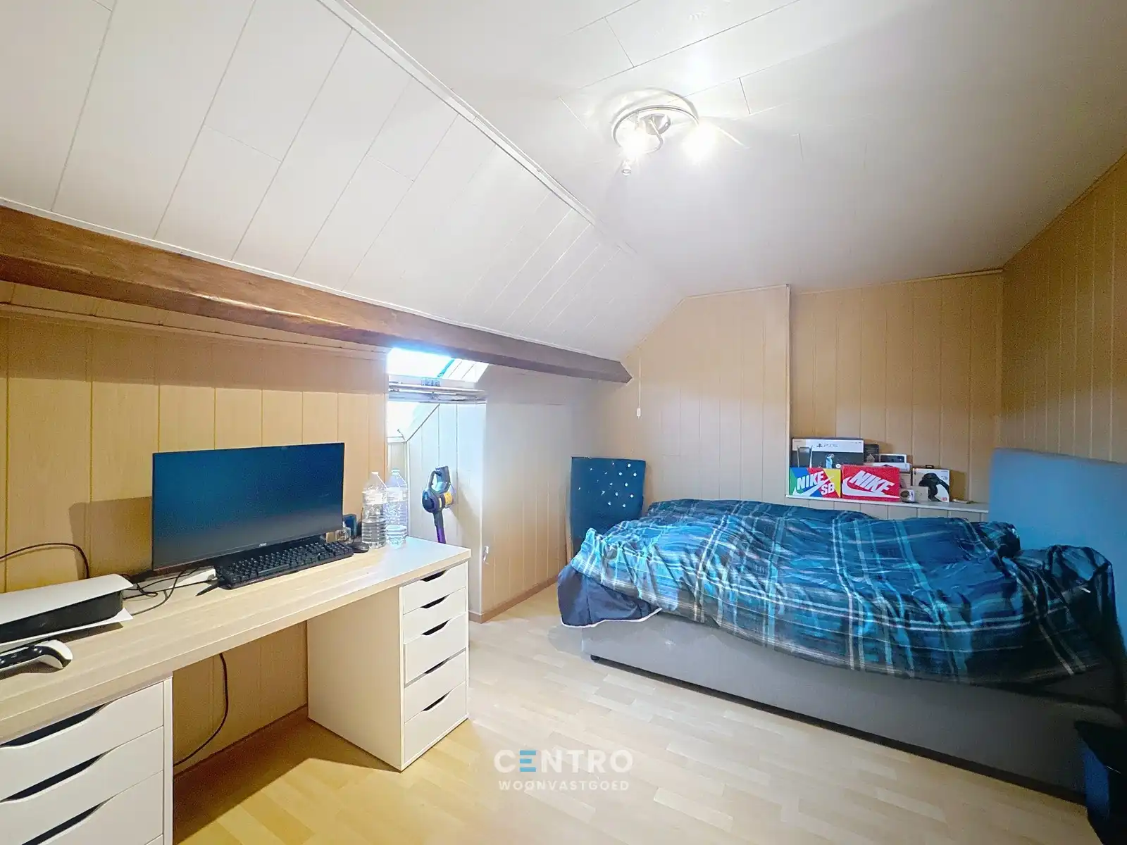 Gerenoveerde woning met 4 ruime slpks! foto 15