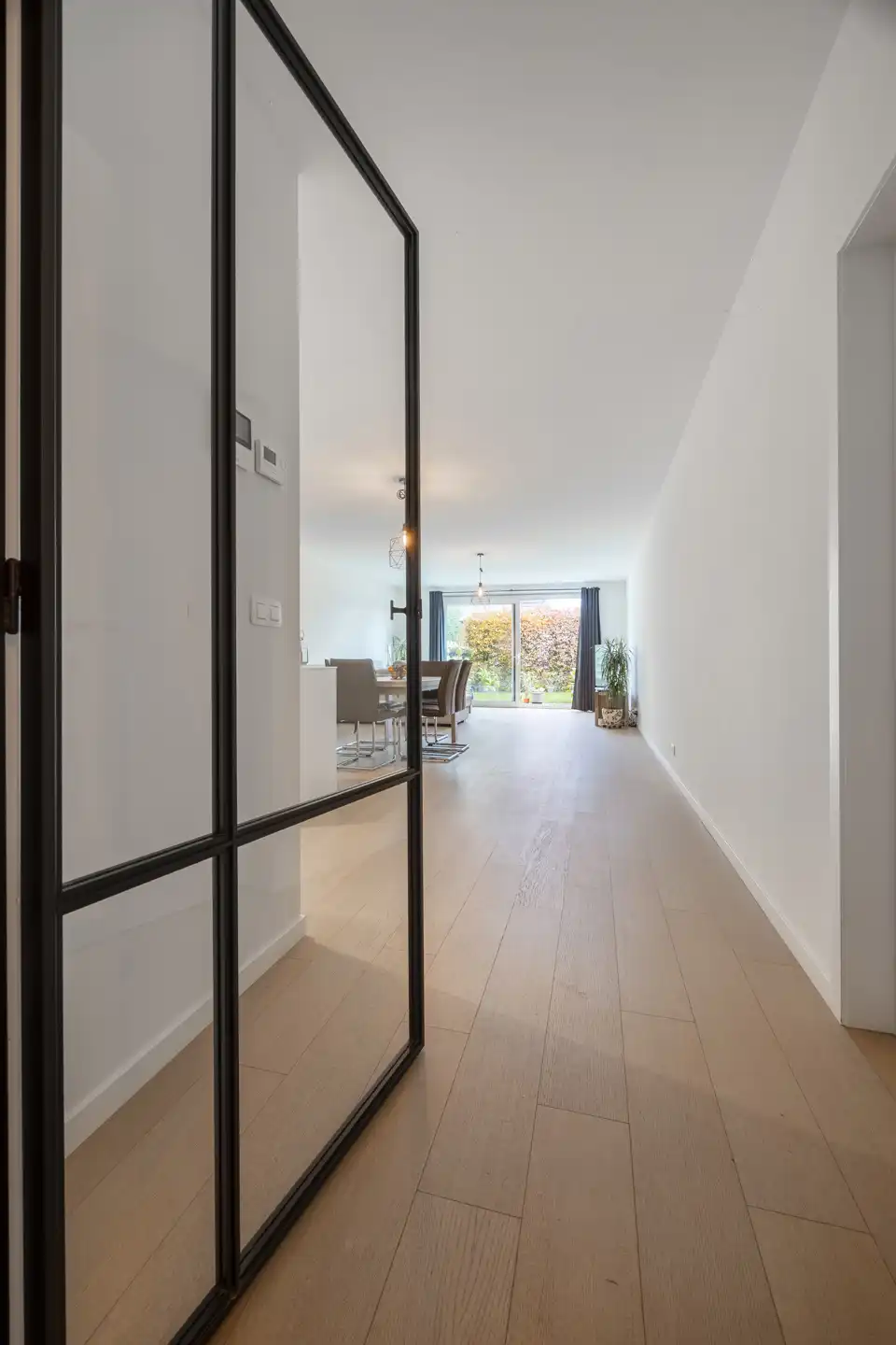 Instapklaar appartement met tuin in hartje Zandhoven foto 5