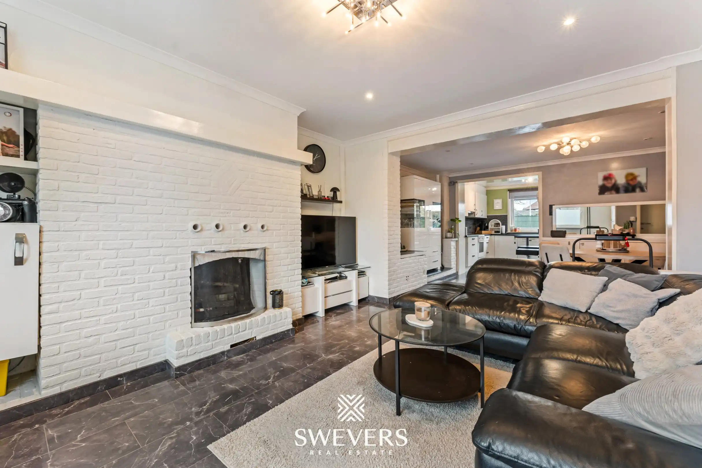 Instapklare gezinswoning met privacy en ideale ligging in Genk foto 2