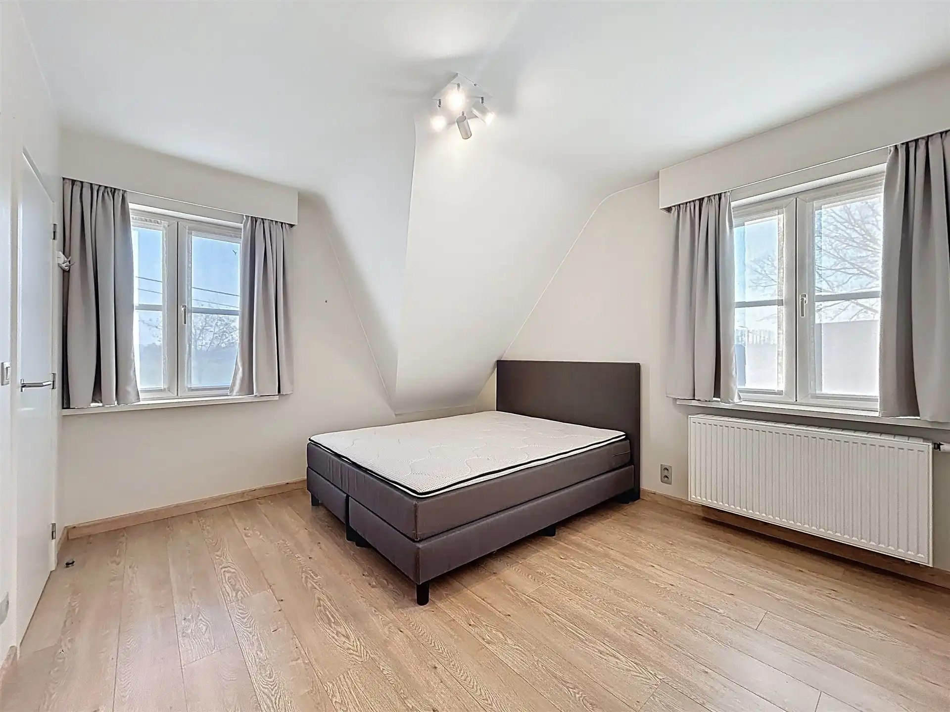 Ruime woning met bijbouw en weide op perceel van 6790 m²  foto 10