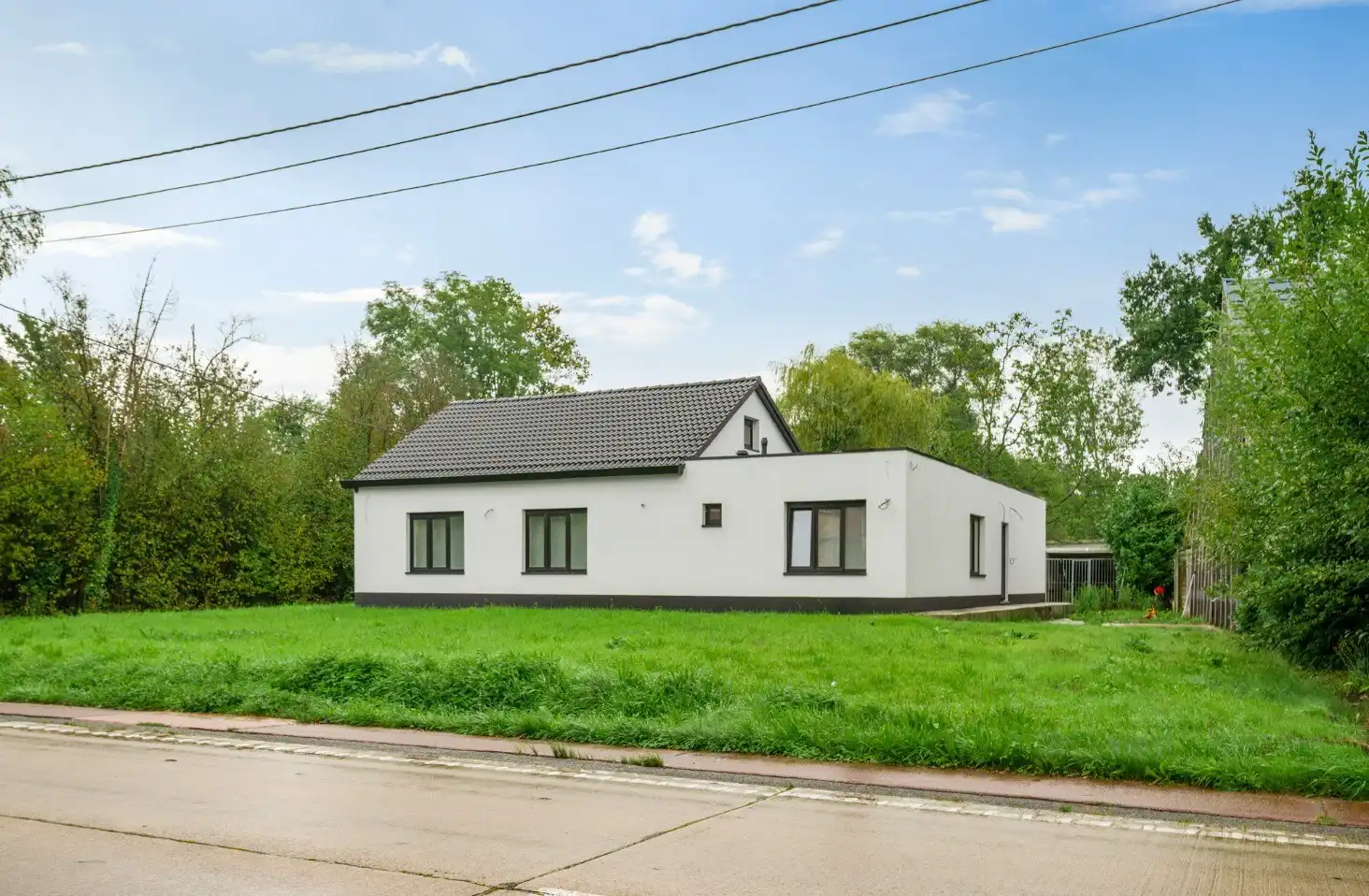 Gerenoveerde woning met 5 slpkrs en 2 badkamers op perceel van 2527m² te Onze-Lieve-Vrouw-Waver foto 2