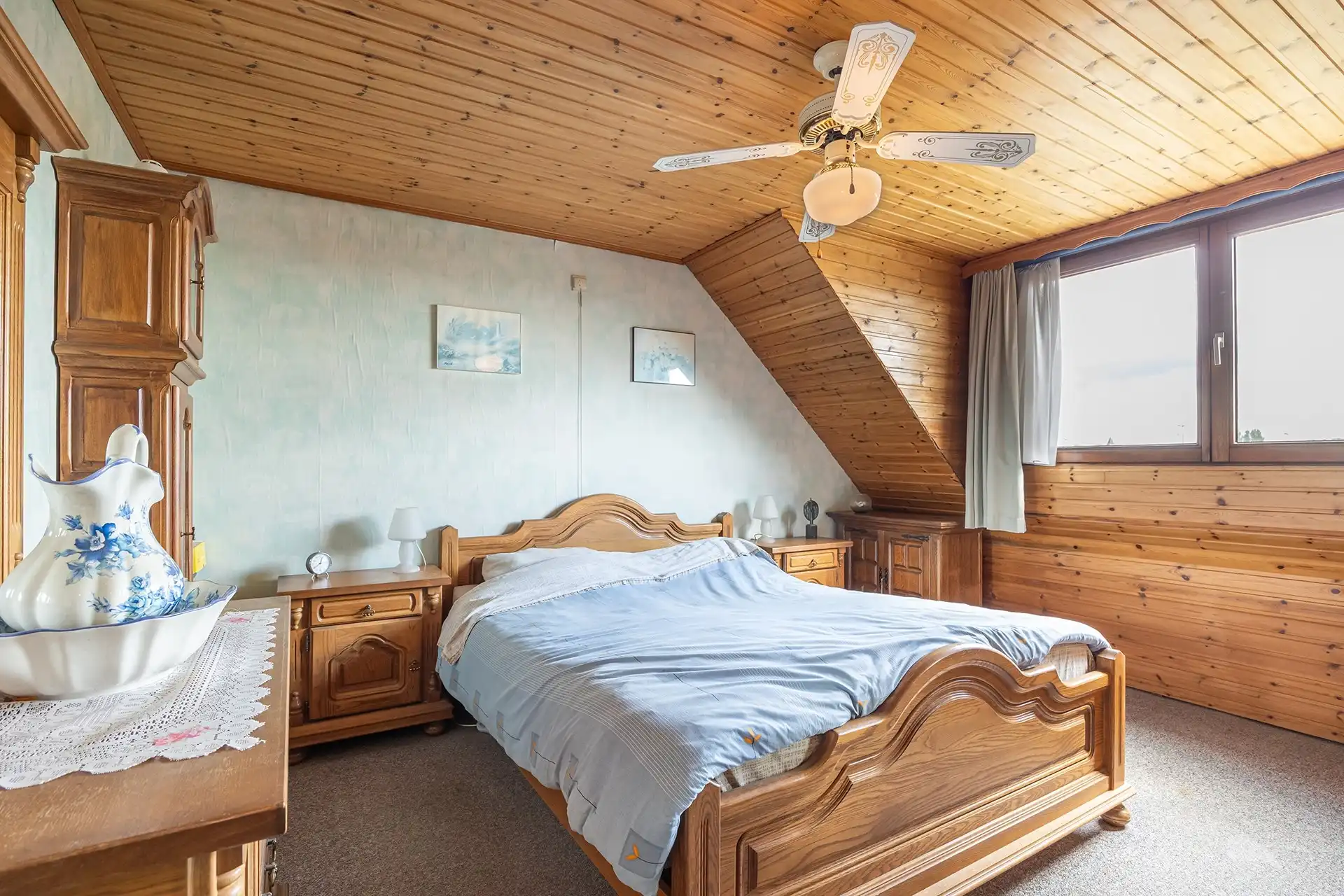 Op te frissen bel-étage woning met 3 slaapkamers en grote garage & tuin foto 10