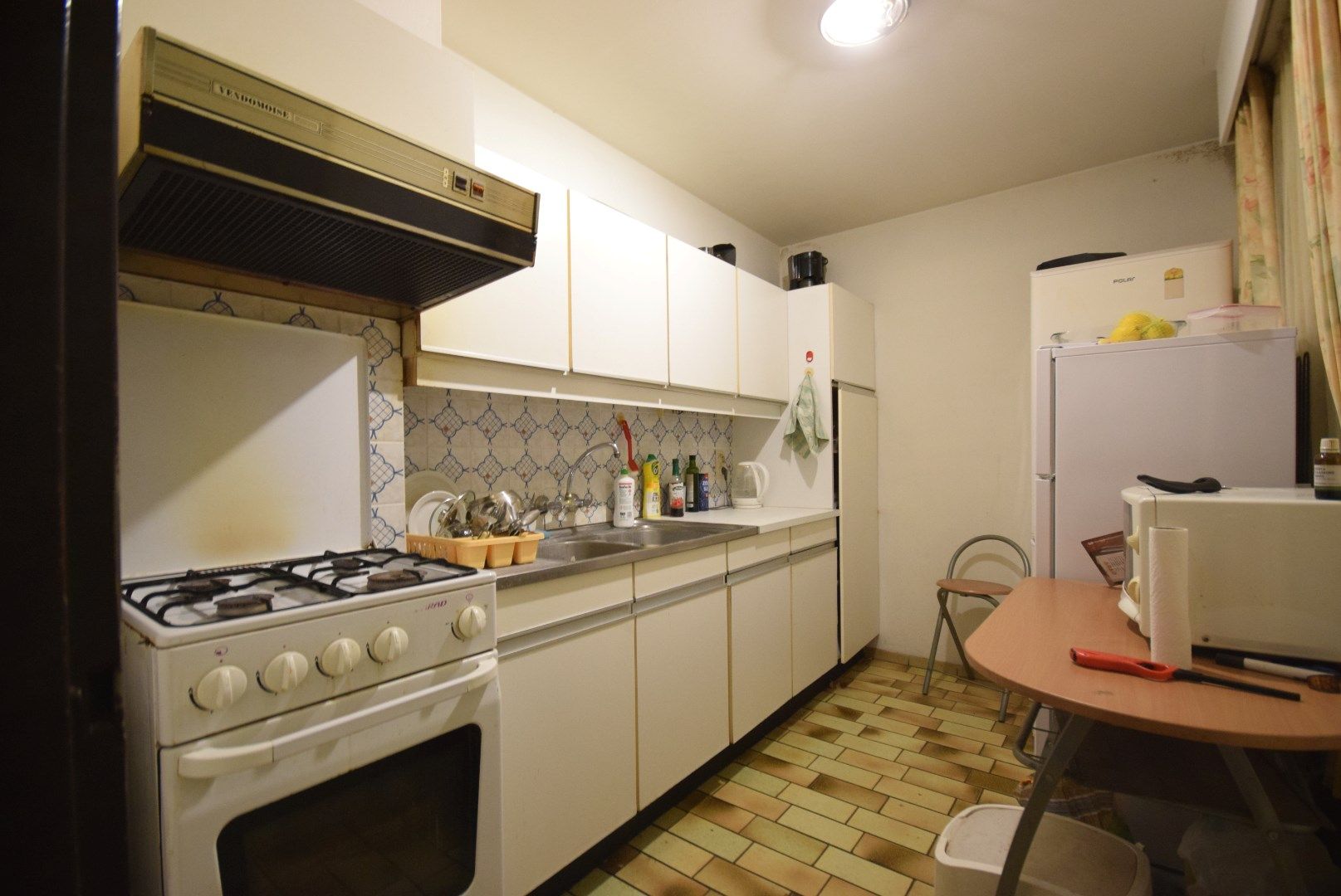 APPARTEMENT MET TWEE SLAAPKAMERS NABIJ CENTRUM ROESELARE - WONEN OF INVESTERINGSKANS foto 3