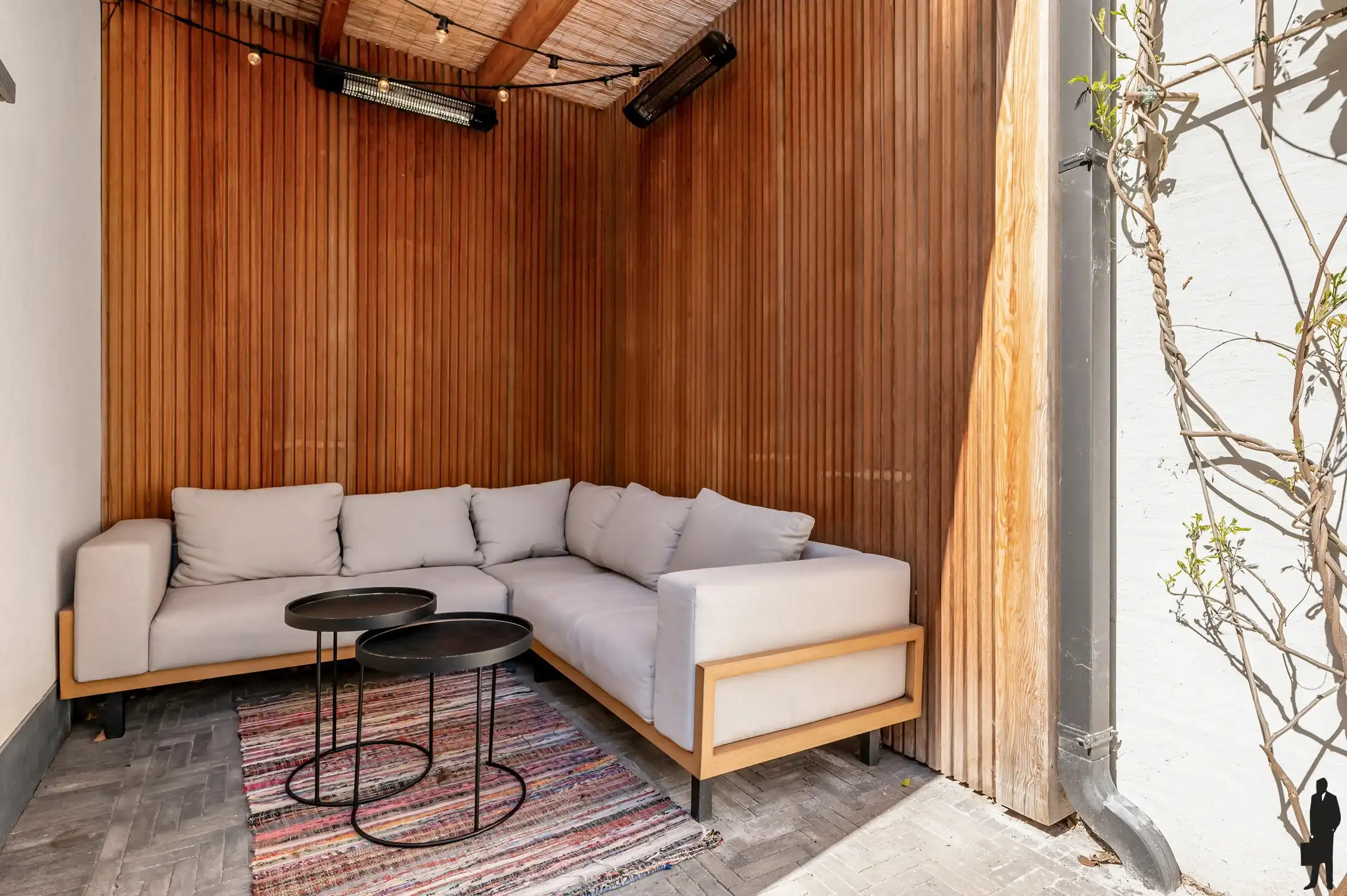 Karaktervolle, volledig gerenoveerde woning met 4 slaapkamers en stadstuin in het hart van Berchem foto 3