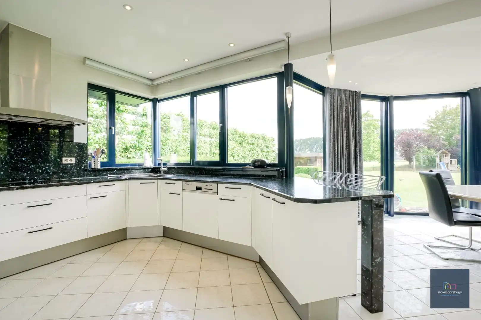 Karaktervolle villa op een prachtig perceel van 1862 m² foto 7