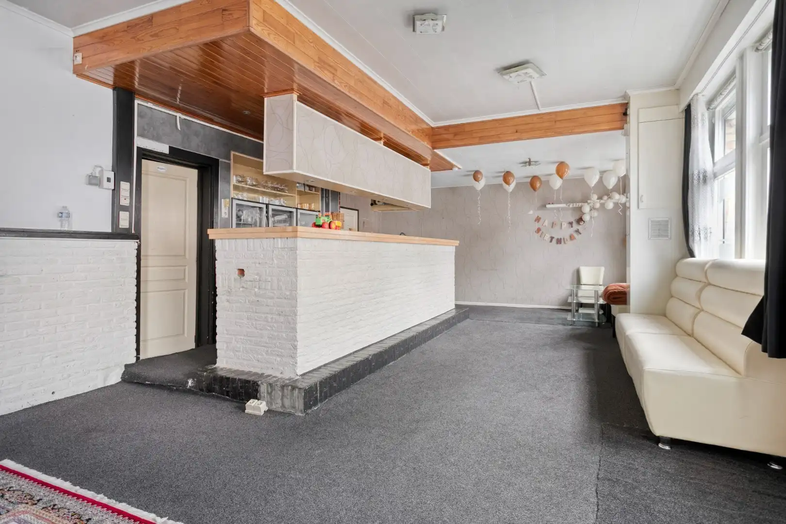 Handelshuis met woonst op centrale locatie, 5 slaapkamers foto 8