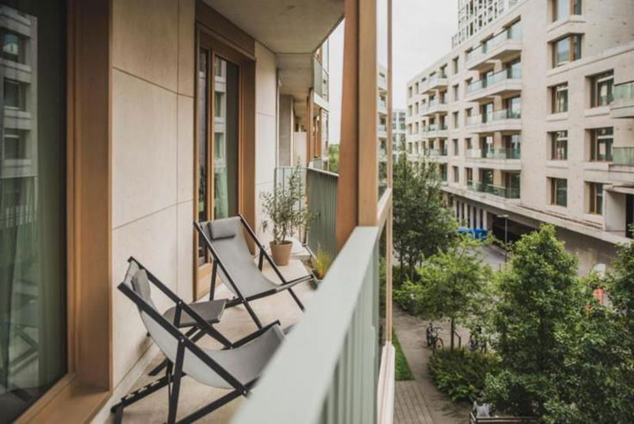 ANTWERPEN - Eénslaapkamer in recent gebouw met royaal terras foto {{pictureIndex}}