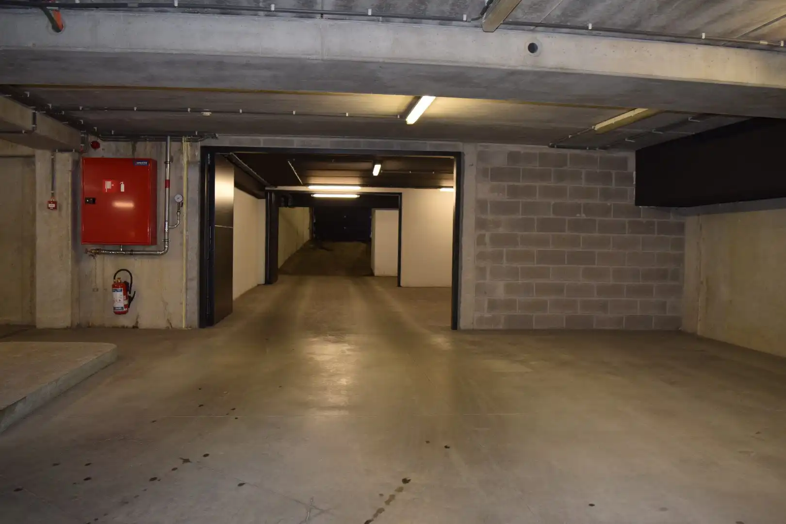 Garagebox onder de vrijdagsmarkt foto 2