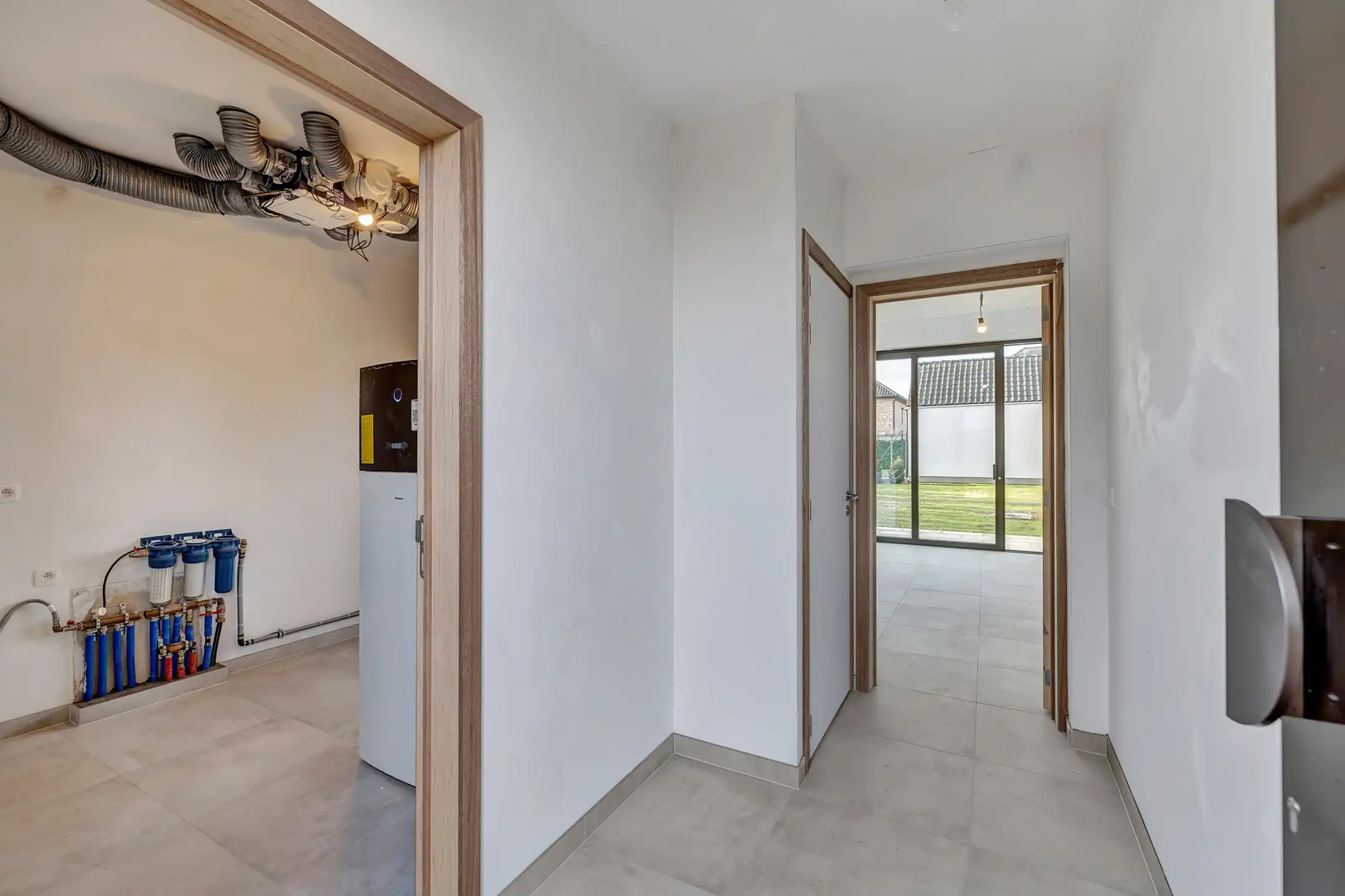 Prachtige nieuwbouwwoning in uniek woonerf foto 2