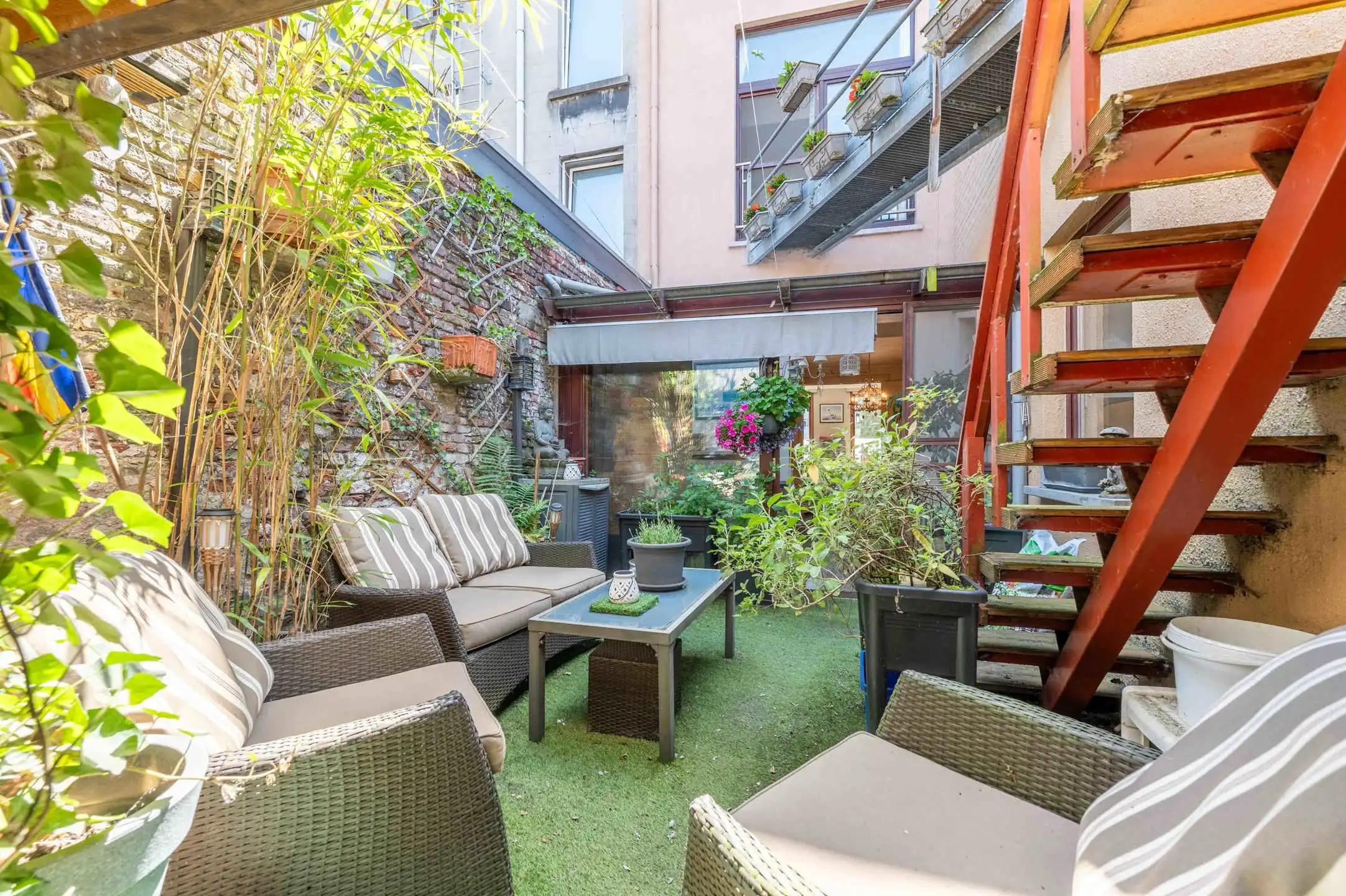 Karaktervol herenhuis op unieke locatie met buitenruimte foto 3
